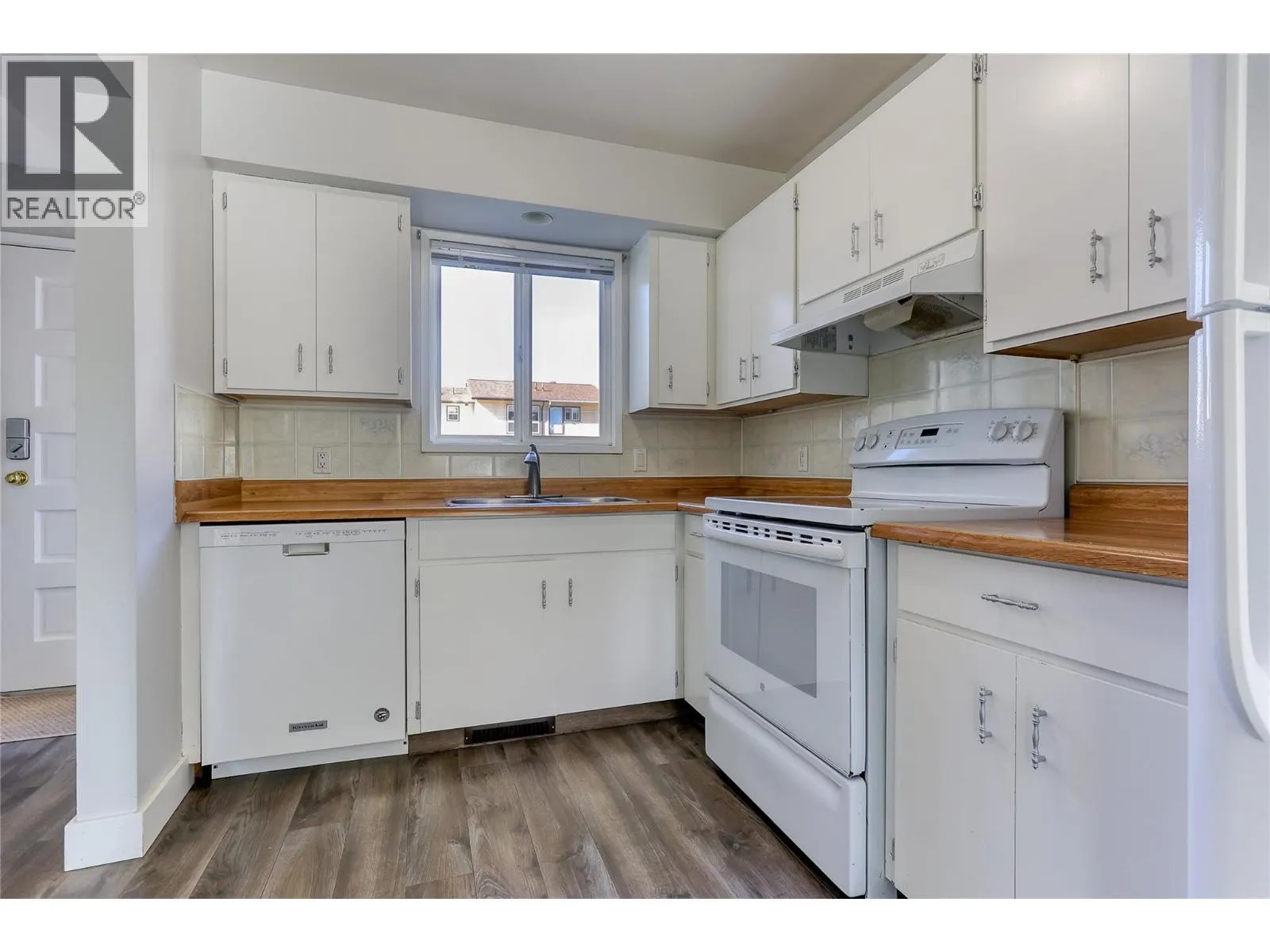 3366 Laurel Crescent