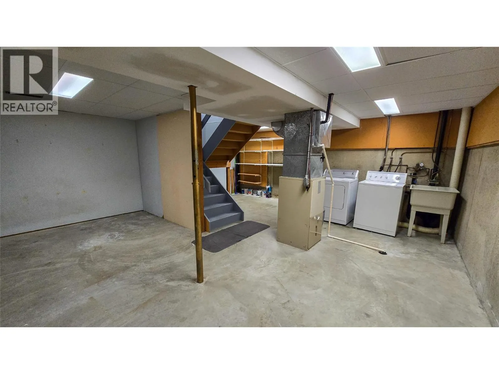 3366 Laurel Crescent