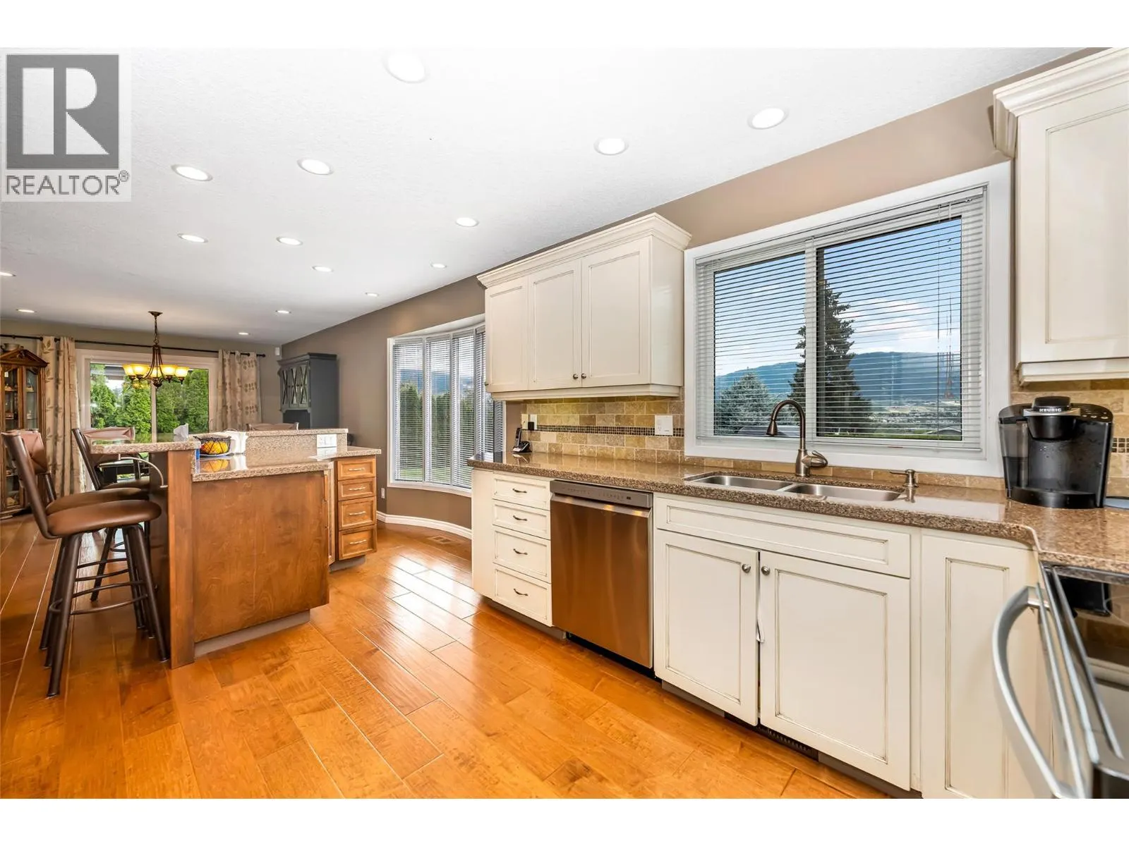 6463 Blue Jay Road