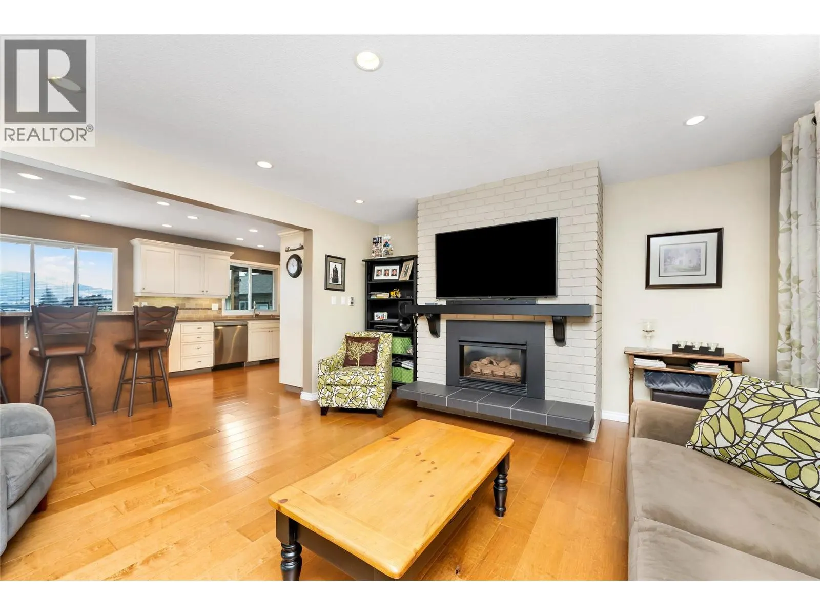 6463 Blue Jay Road