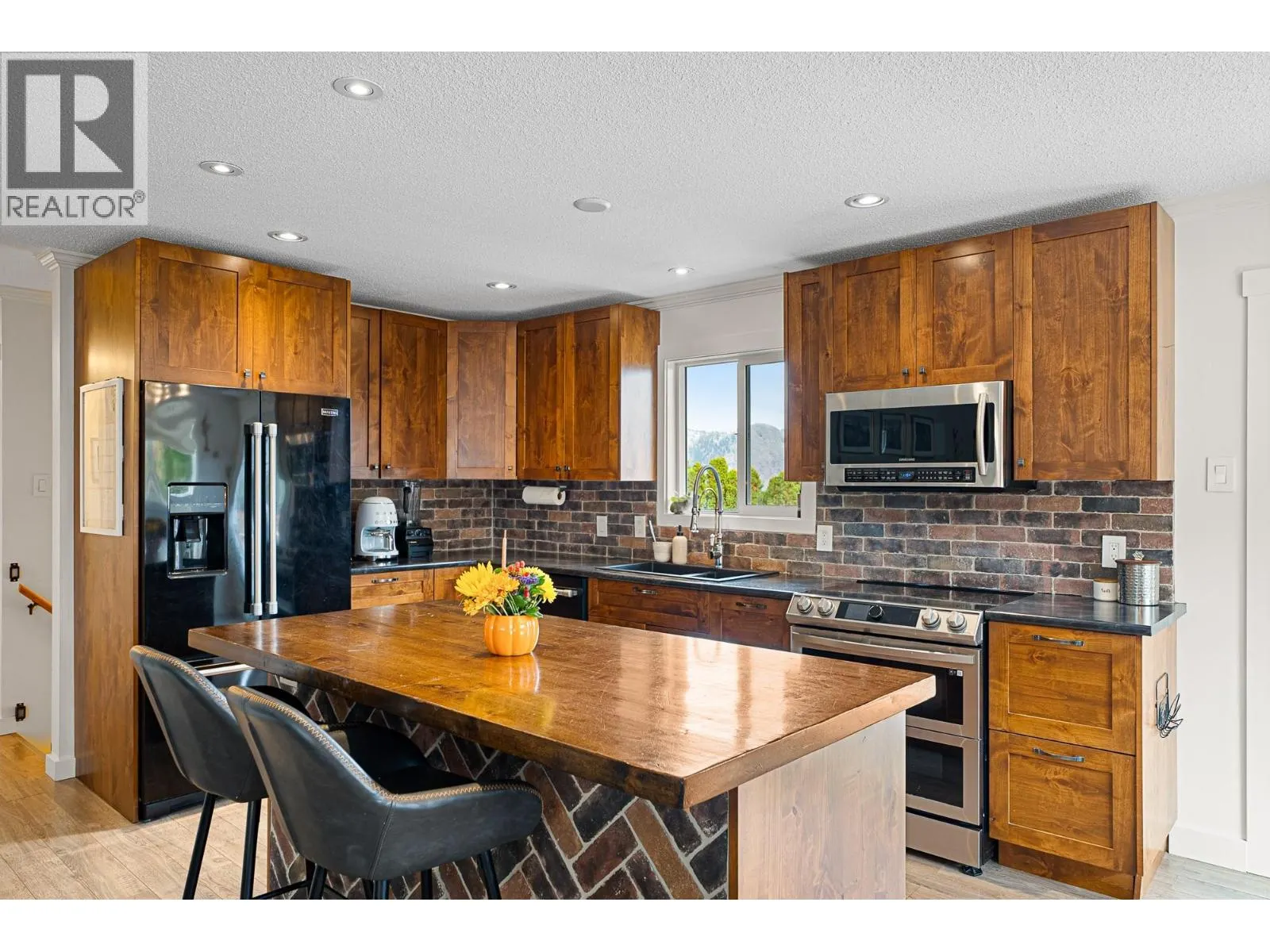 1214 BELAIR Drive
