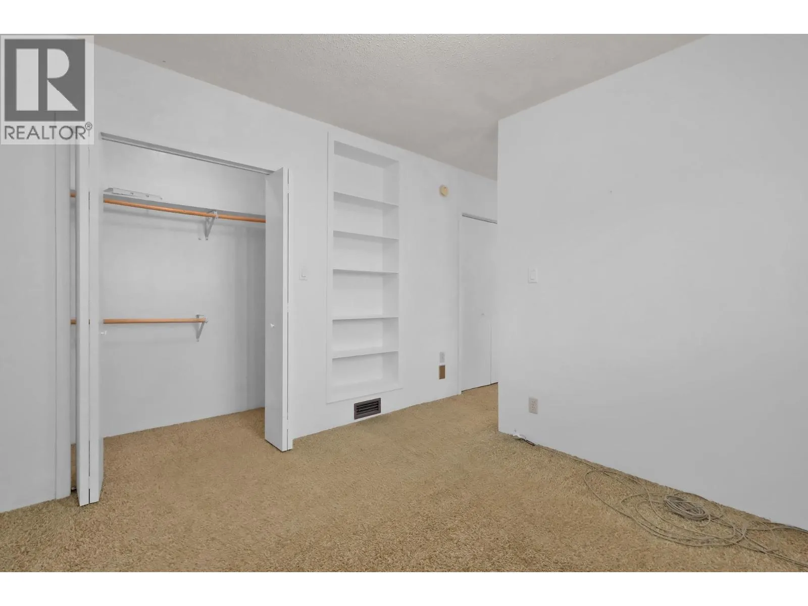312 SCOTT Avenue
