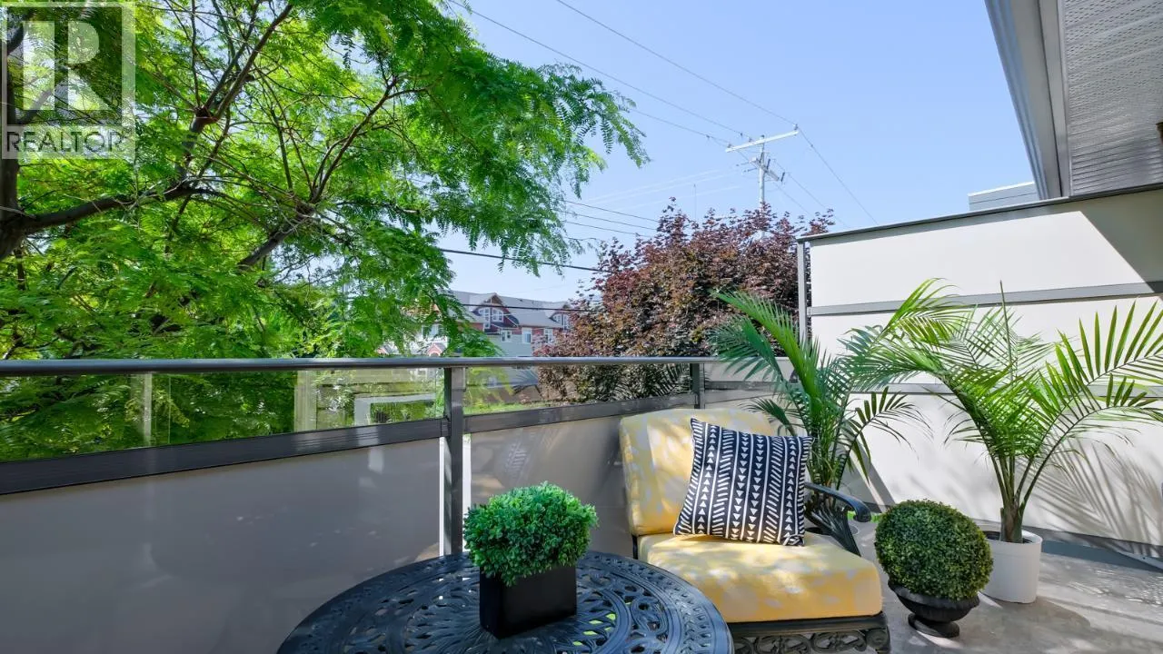 335 CHURCHILL Avenue Unit# 205