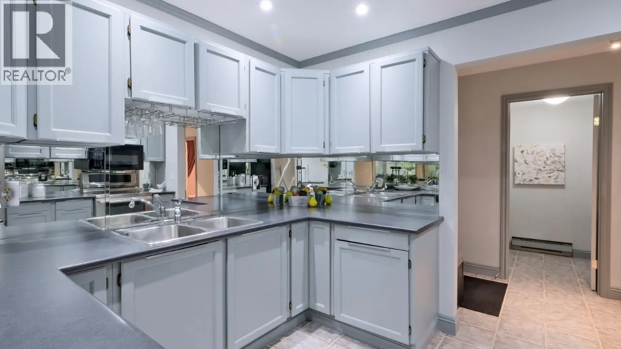 335 CHURCHILL Avenue Unit# 205