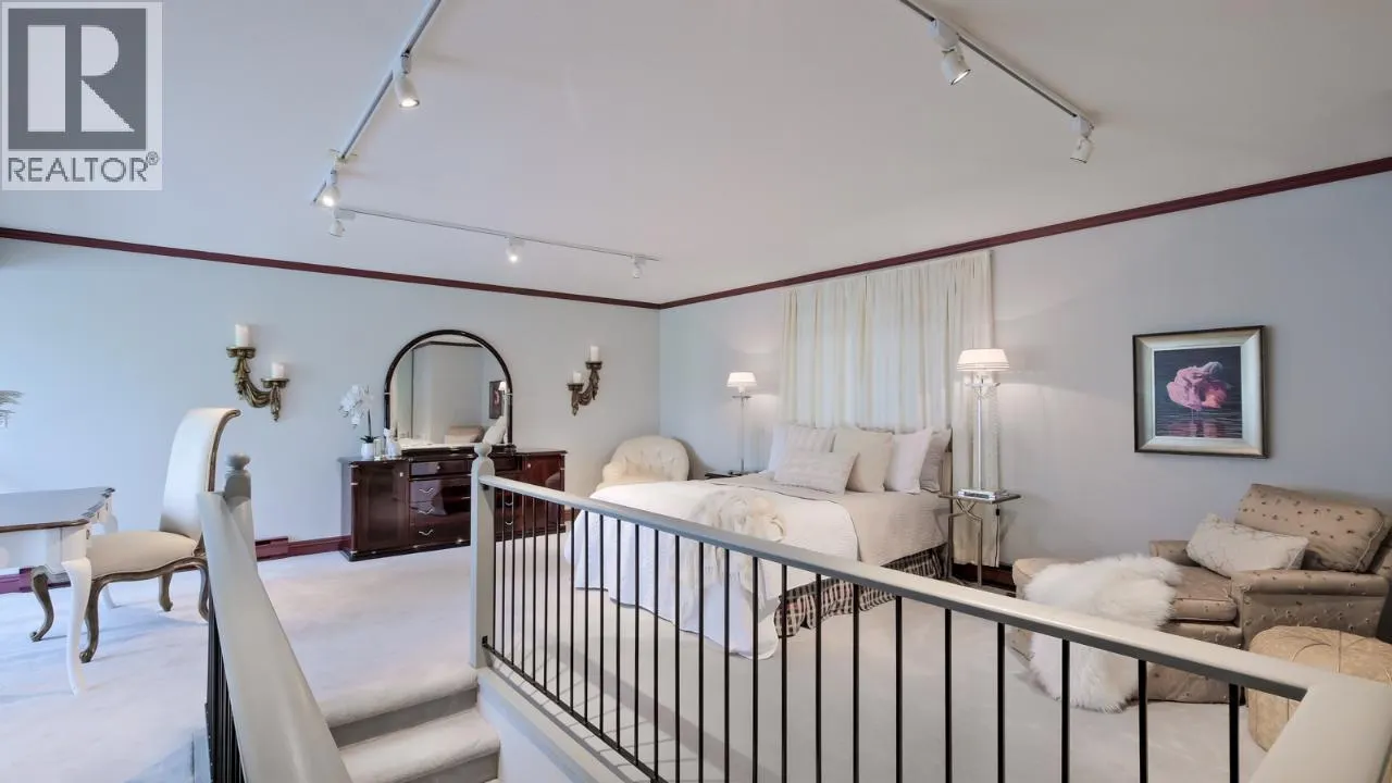 335 CHURCHILL Avenue Unit# 205
