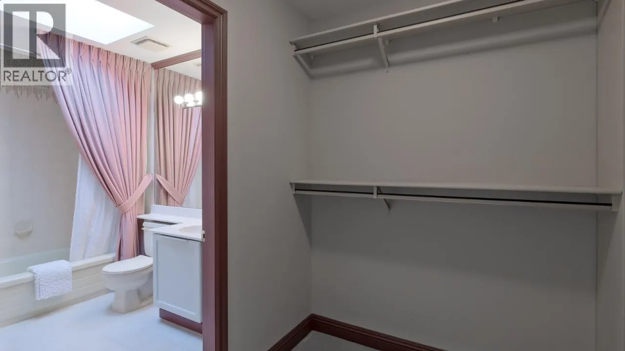 335 CHURCHILL Avenue Unit# 205