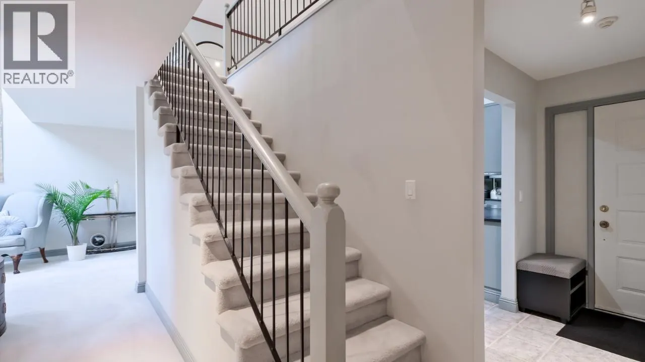 335 CHURCHILL Avenue Unit# 205