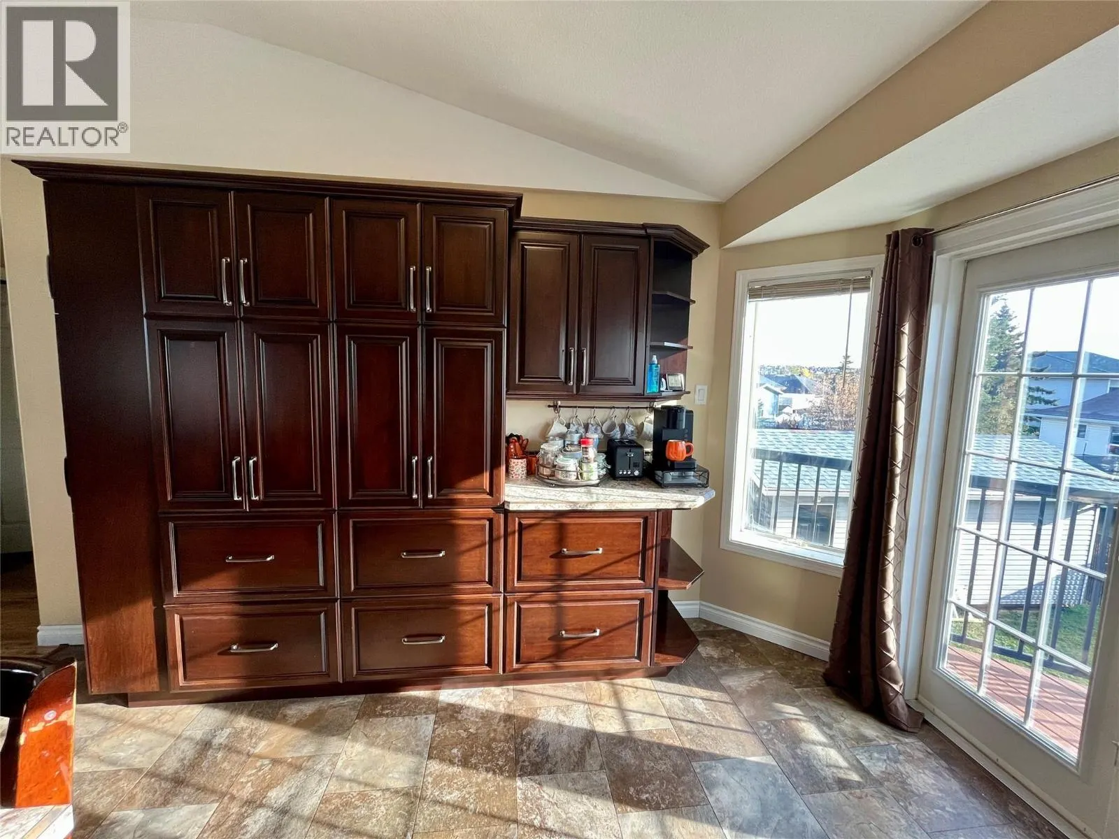 10710 Cottonwood Crescent
