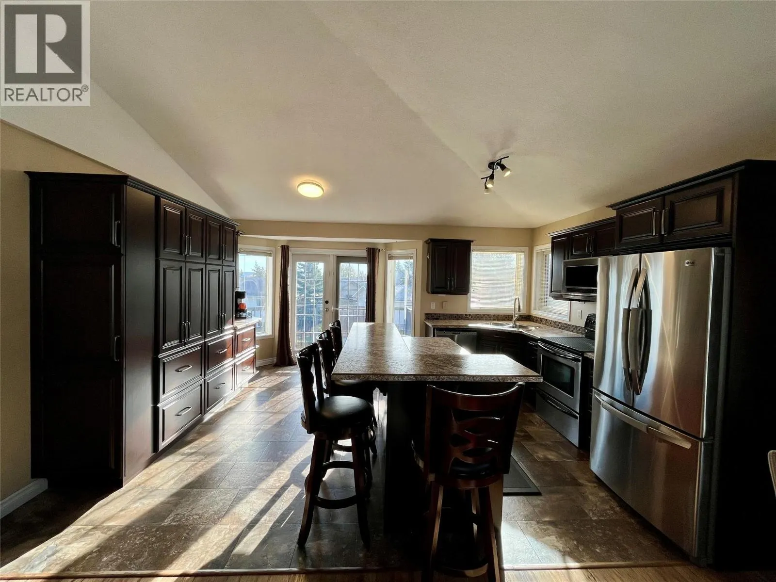 10710 Cottonwood Crescent