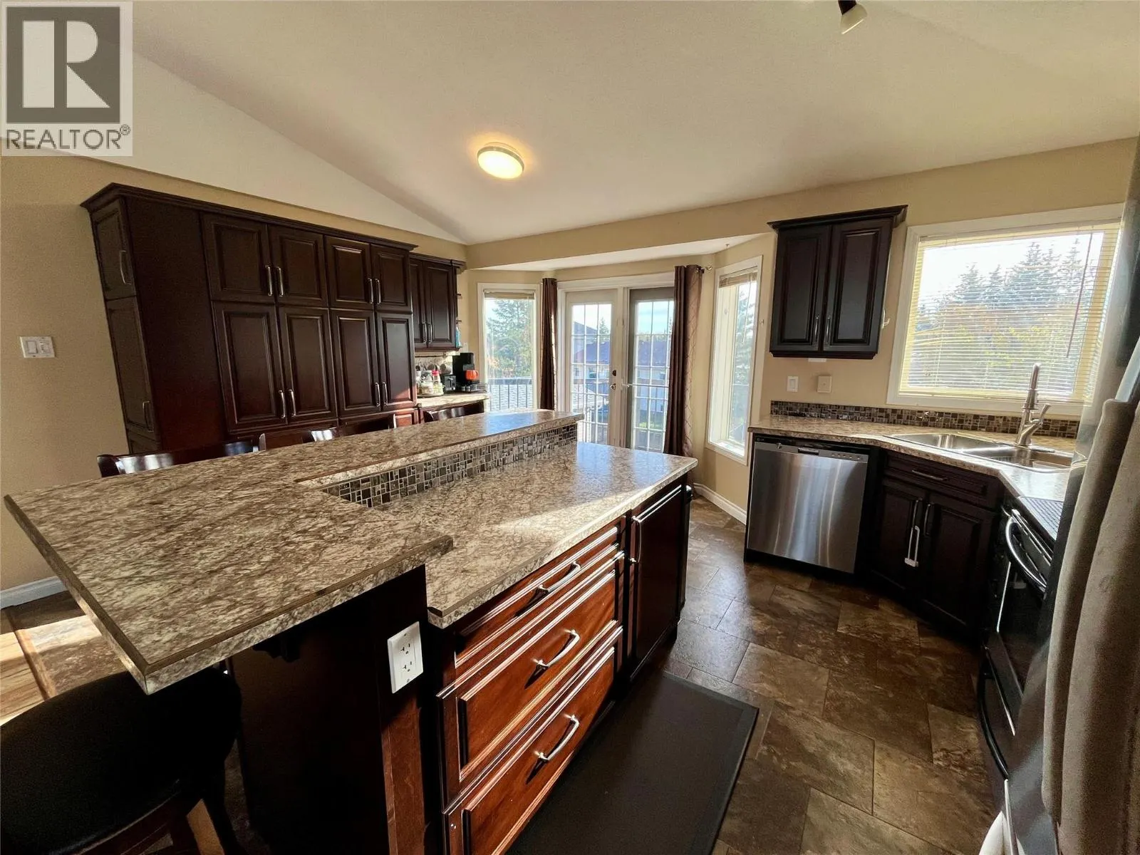 10710 Cottonwood Crescent