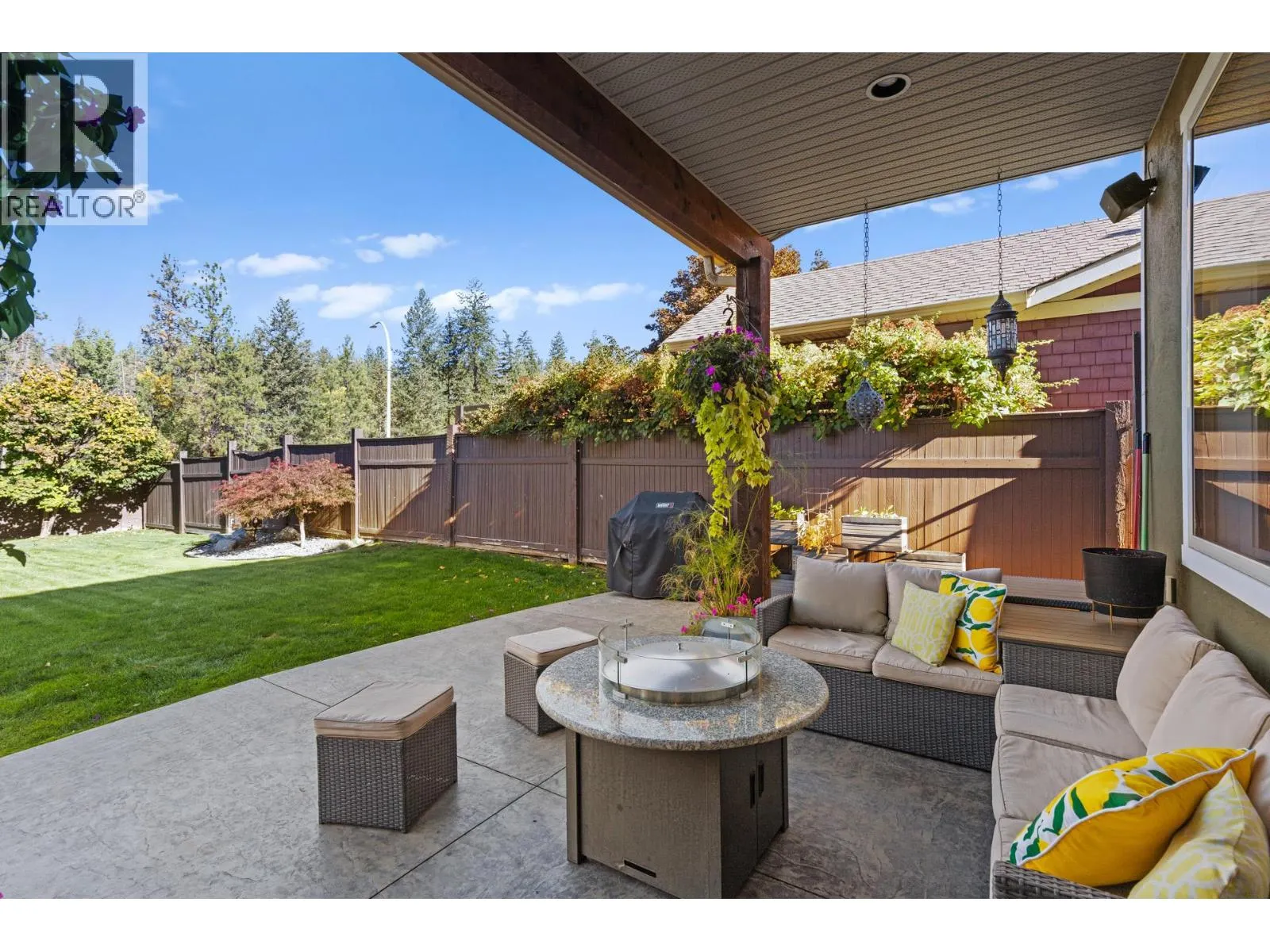 898 Paret Crescent