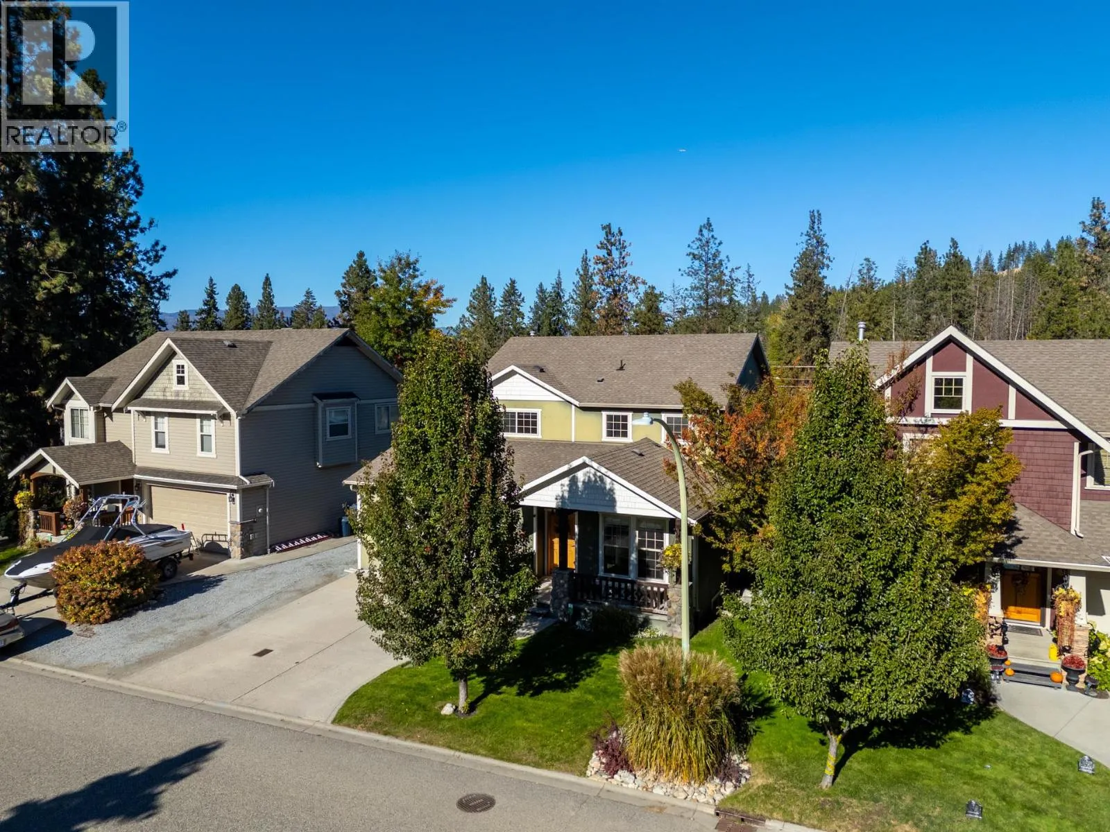 898 Paret Crescent