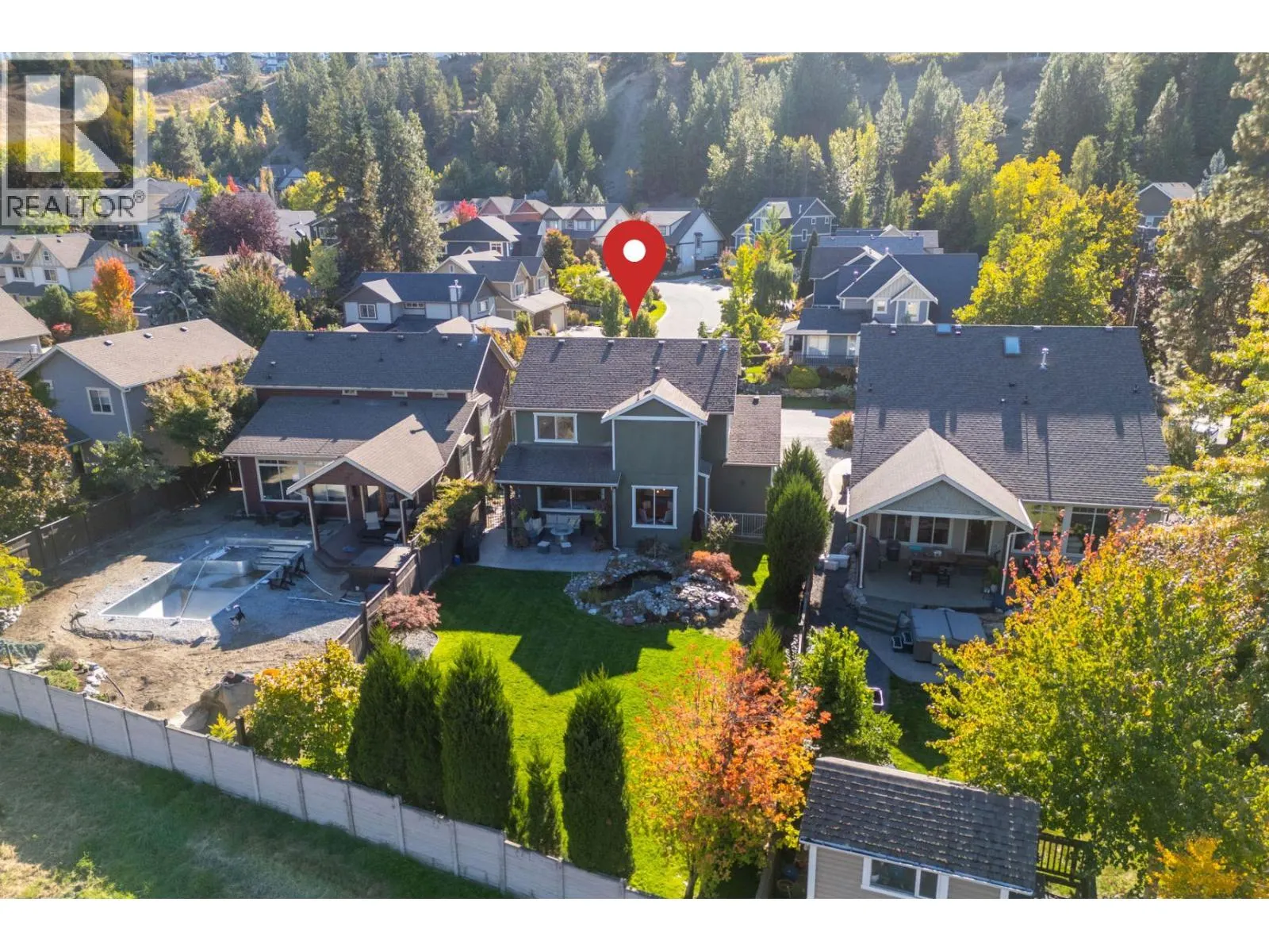 898 Paret Crescent