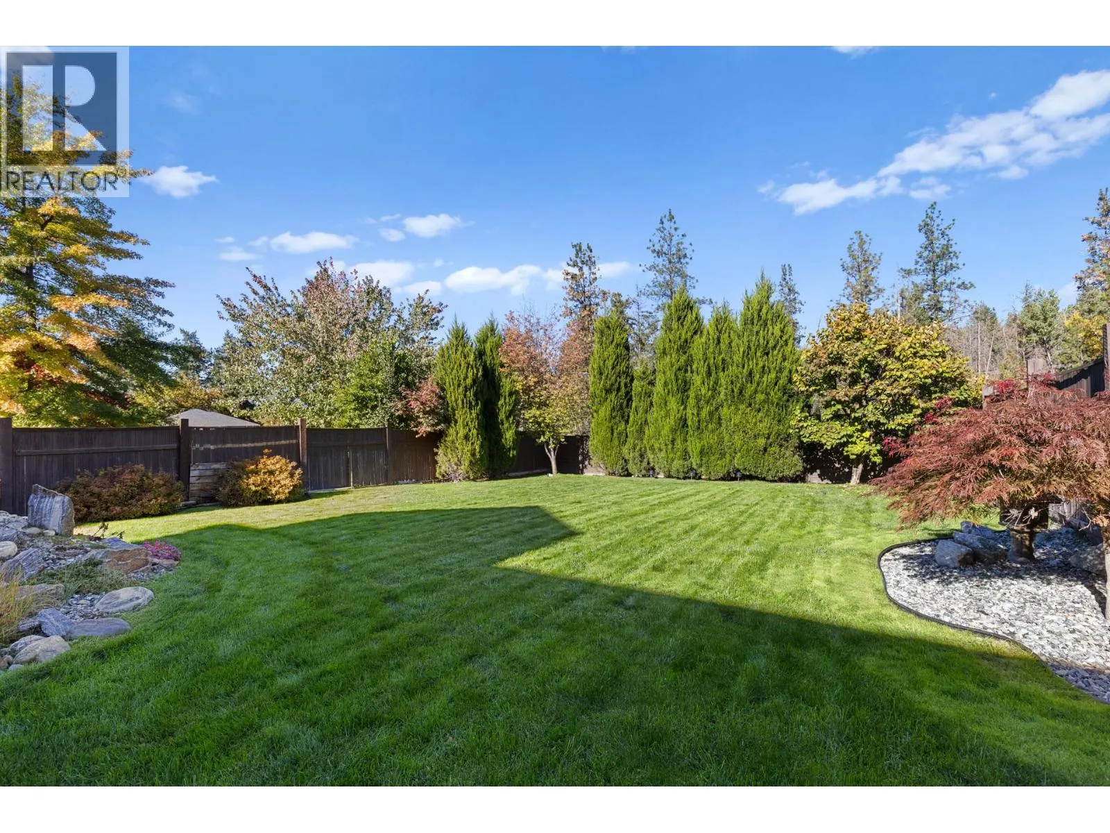 898 Paret Crescent