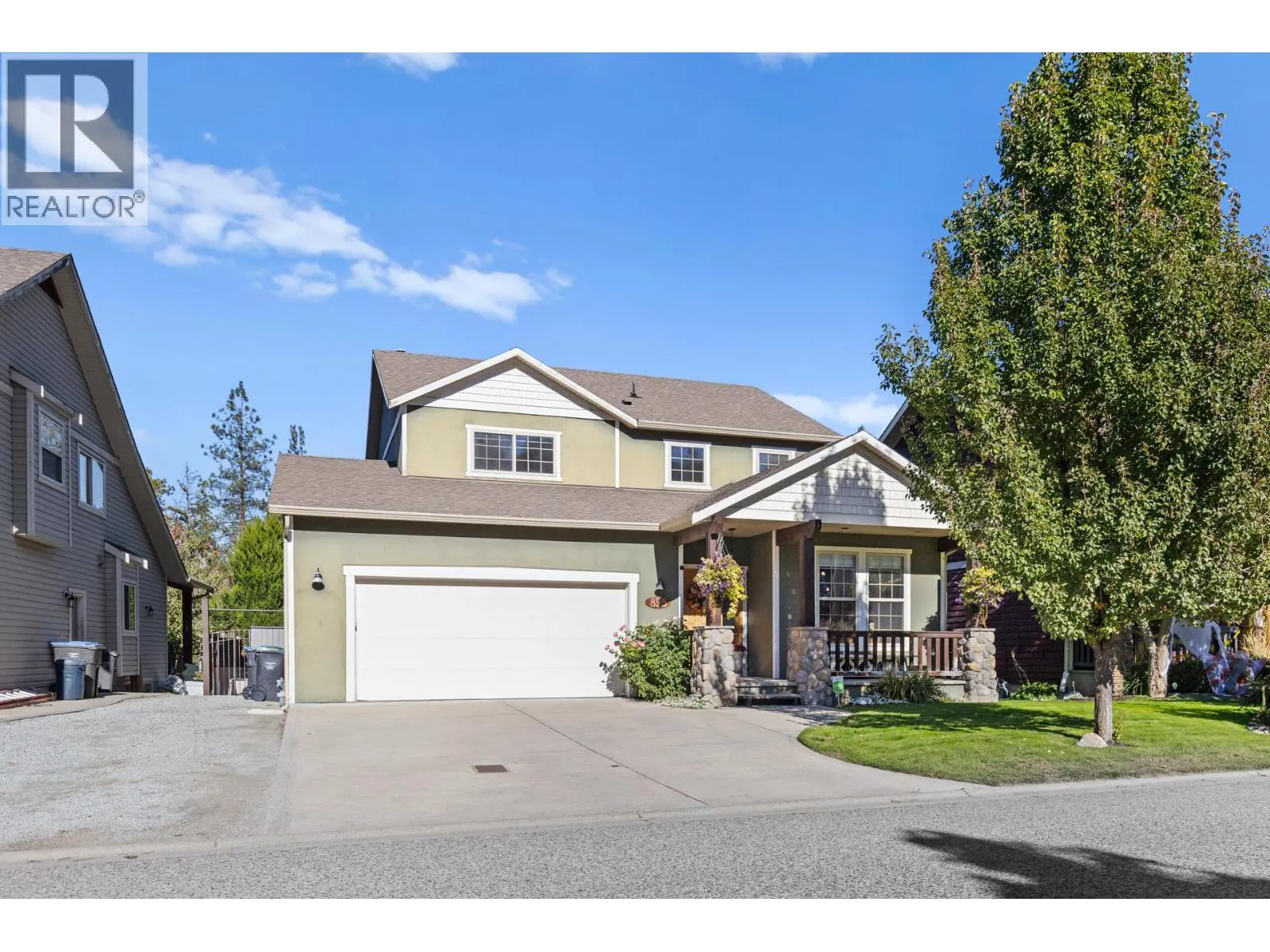 898 Paret Crescent