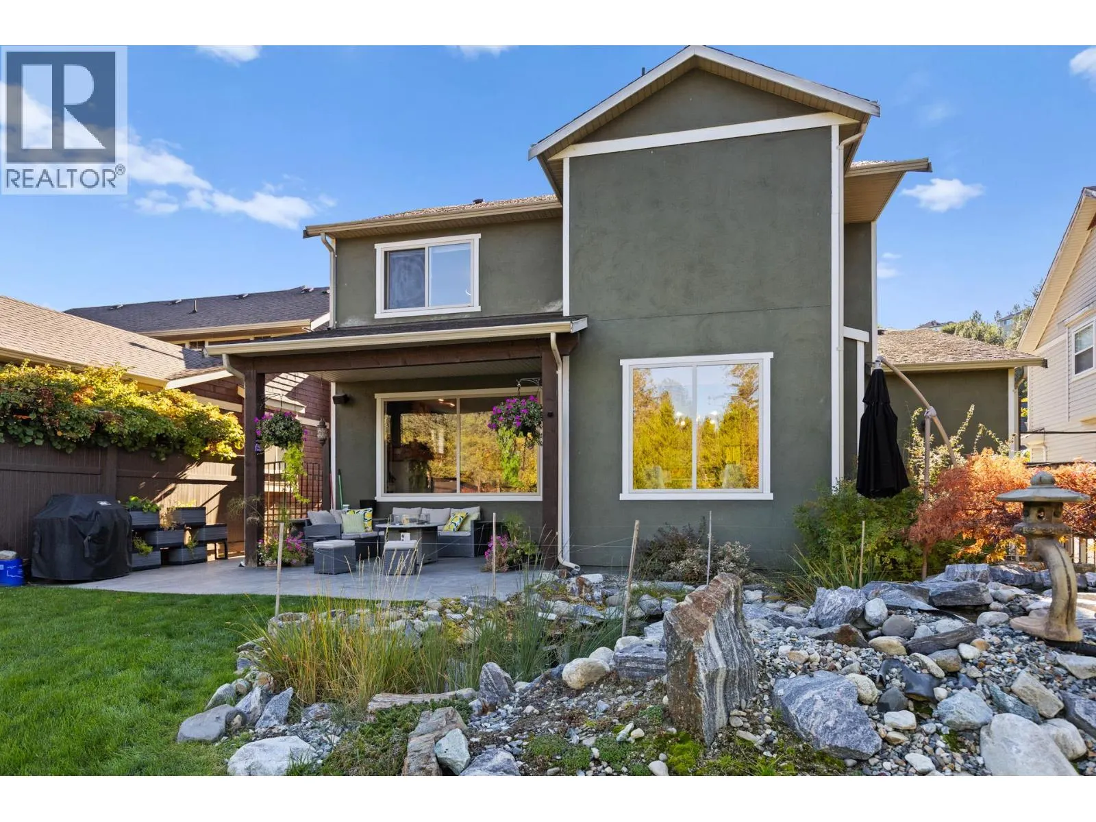 898 Paret Crescent