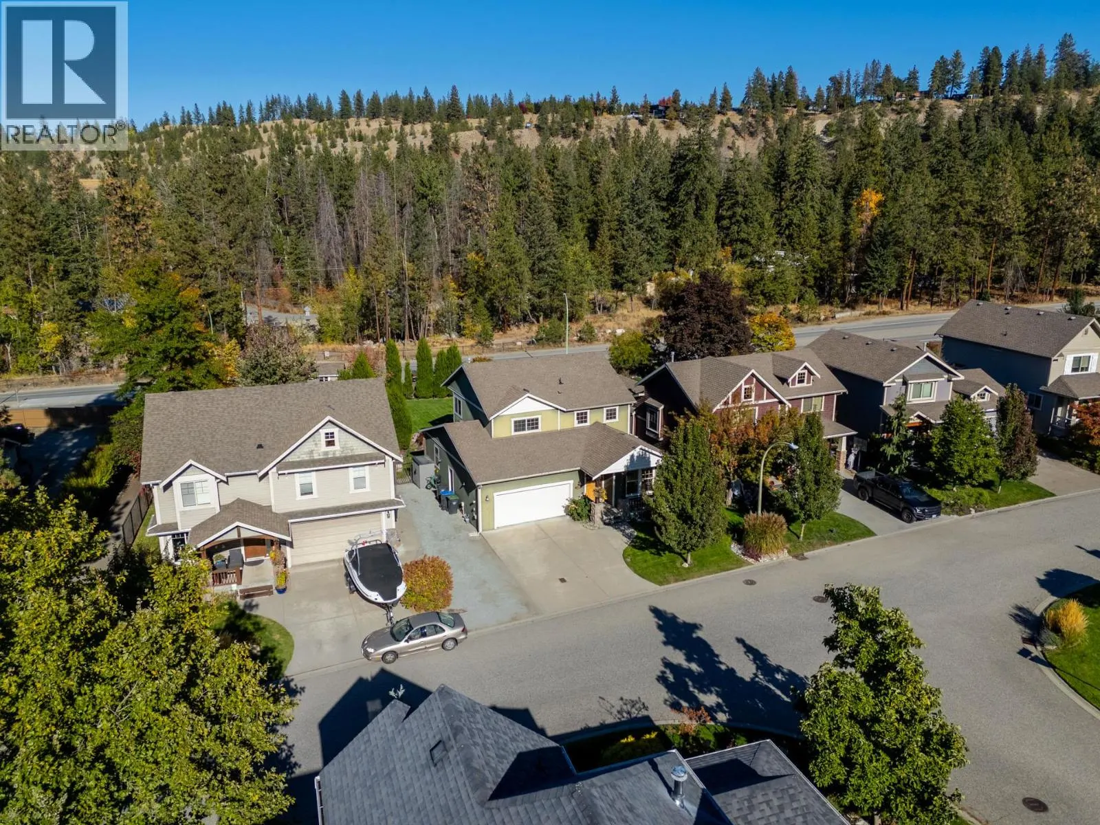 898 Paret Crescent