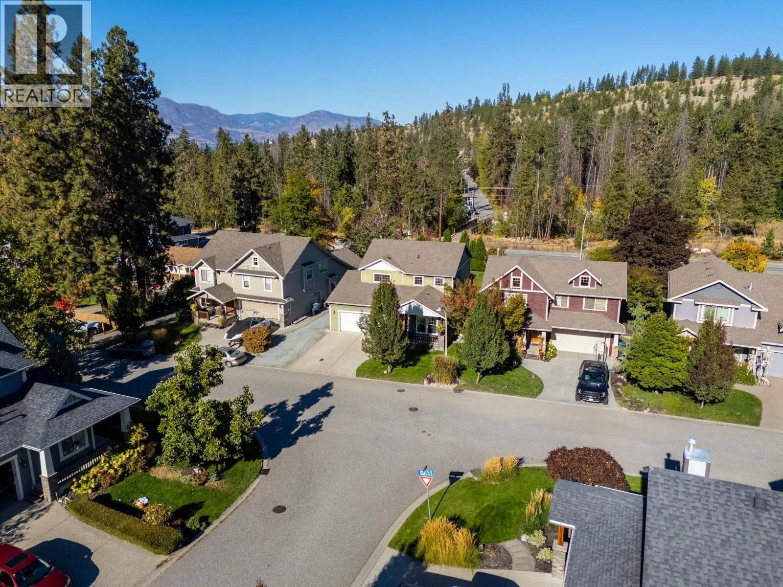 898 Paret Crescent