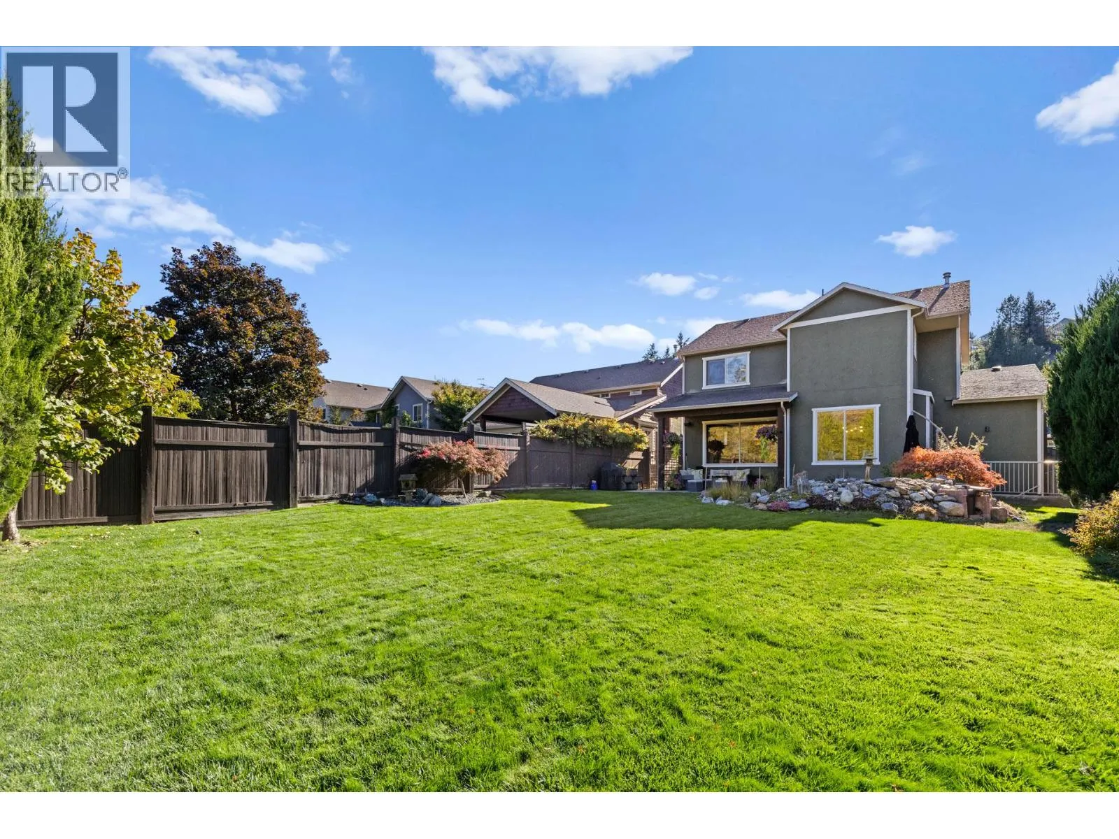 898 Paret Crescent