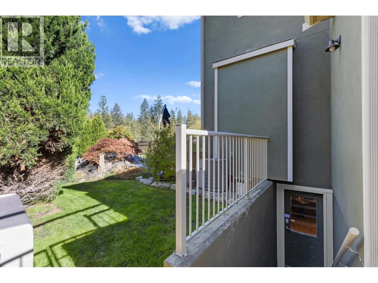 898 Paret Crescent