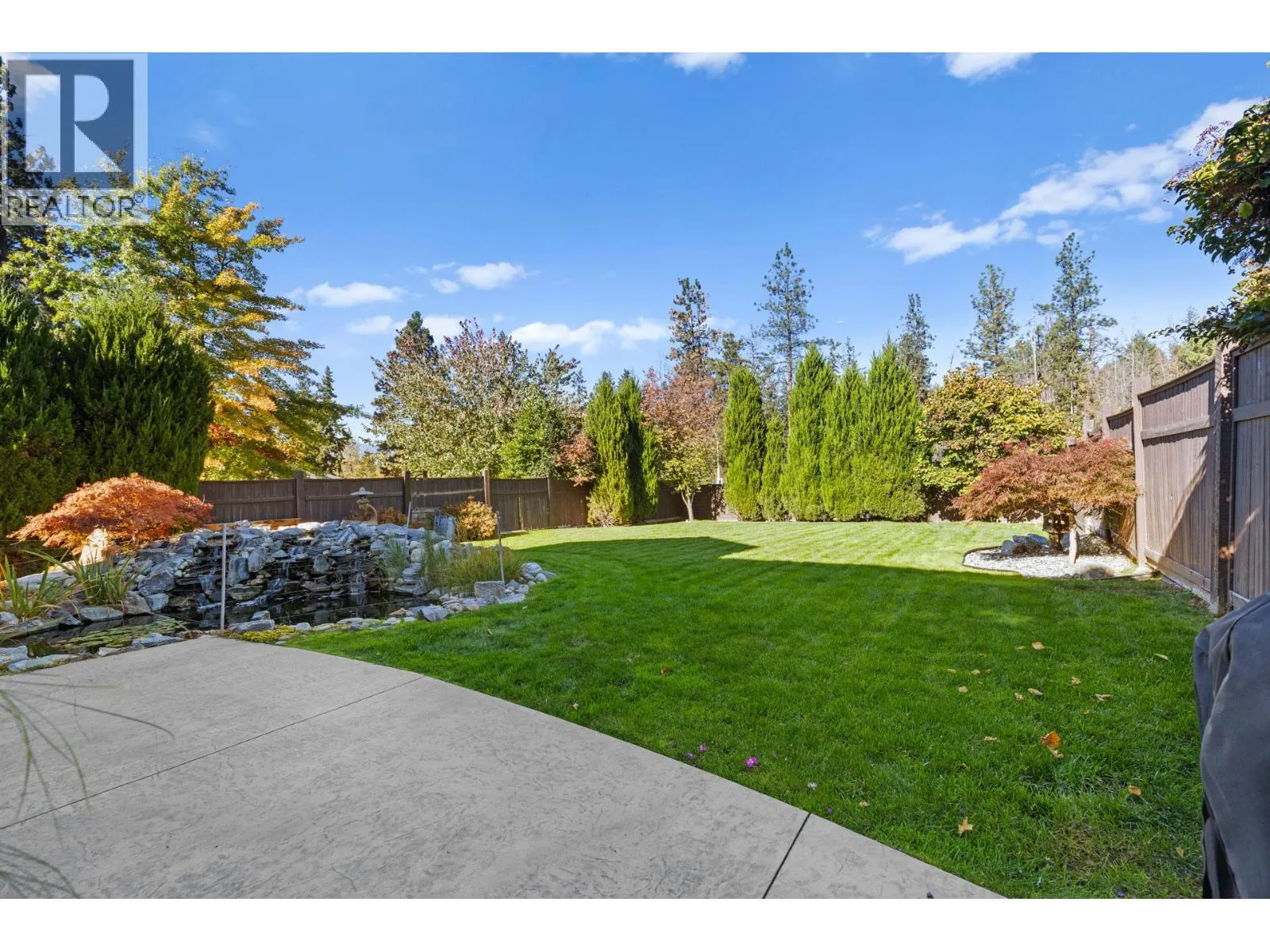 898 Paret Crescent