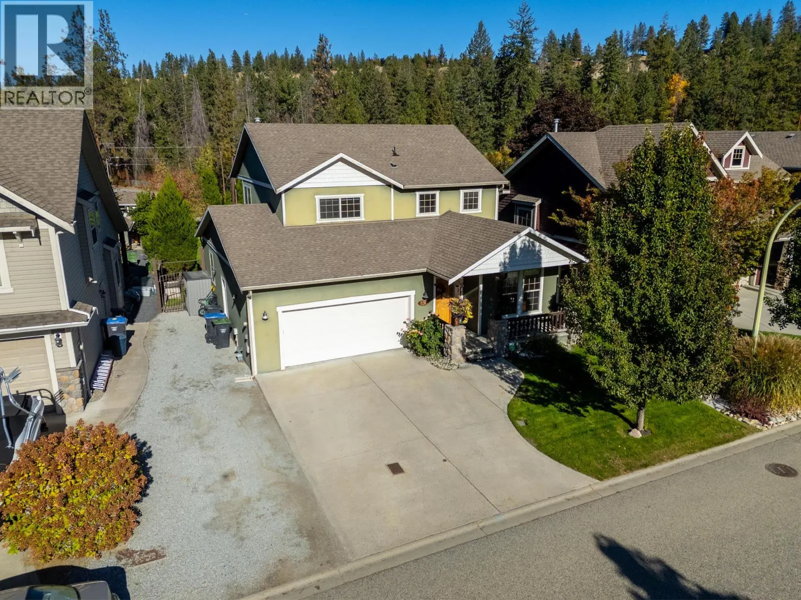 898 Paret Crescent
