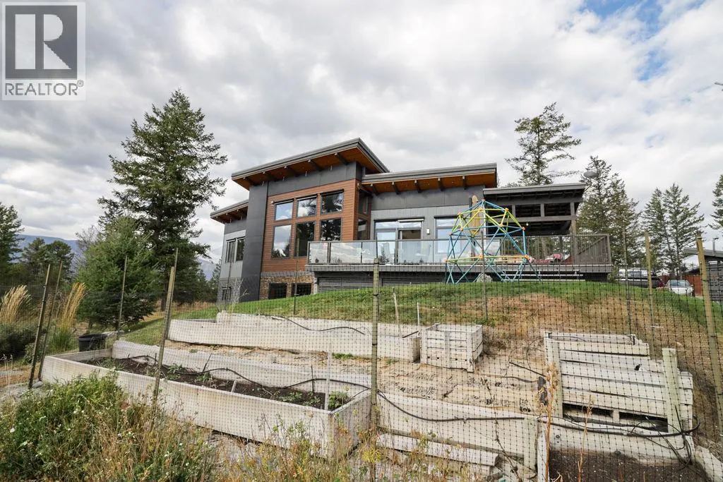 2160 KOOTENAY 3 Road