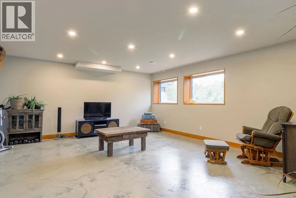 2160 KOOTENAY 3 Road