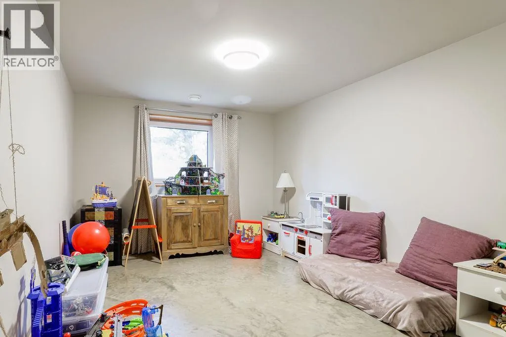 2160 KOOTENAY 3 Road