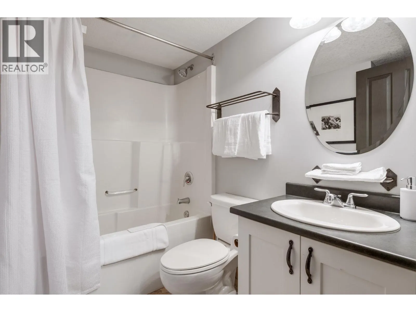 2070 SUMMIT Drive Unit# 201B