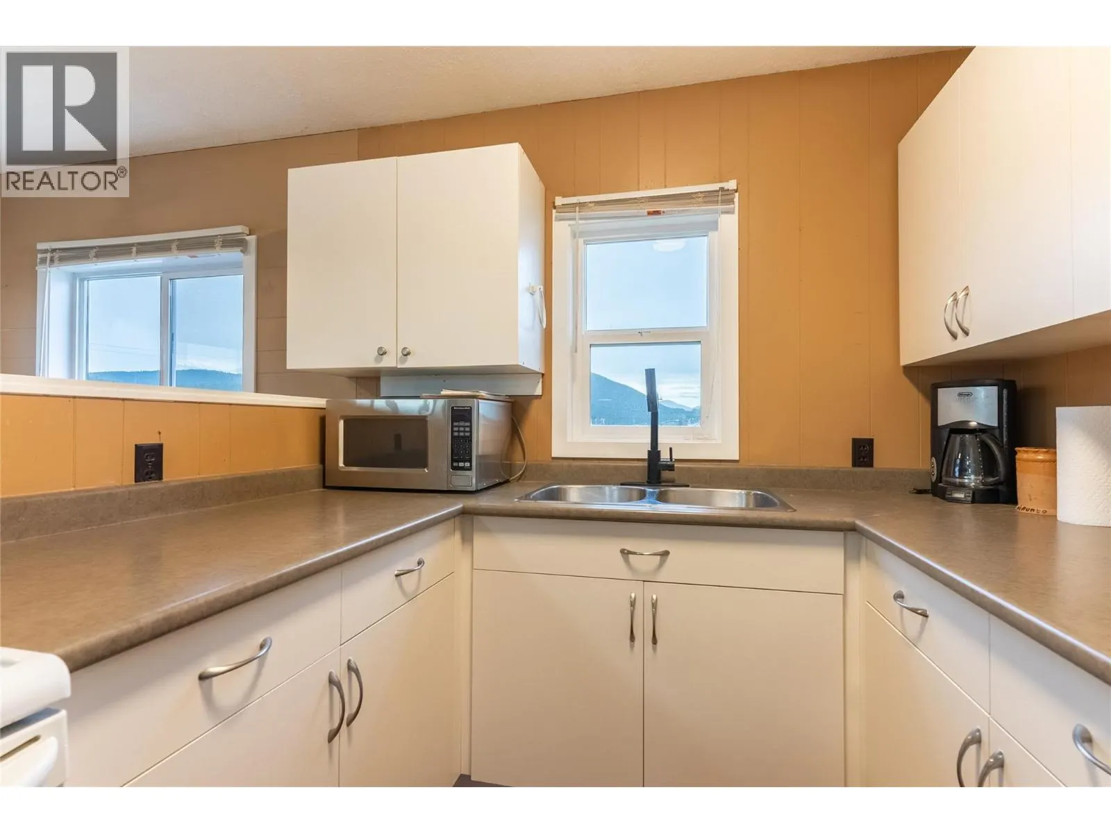 1722 FRONTAGE Road