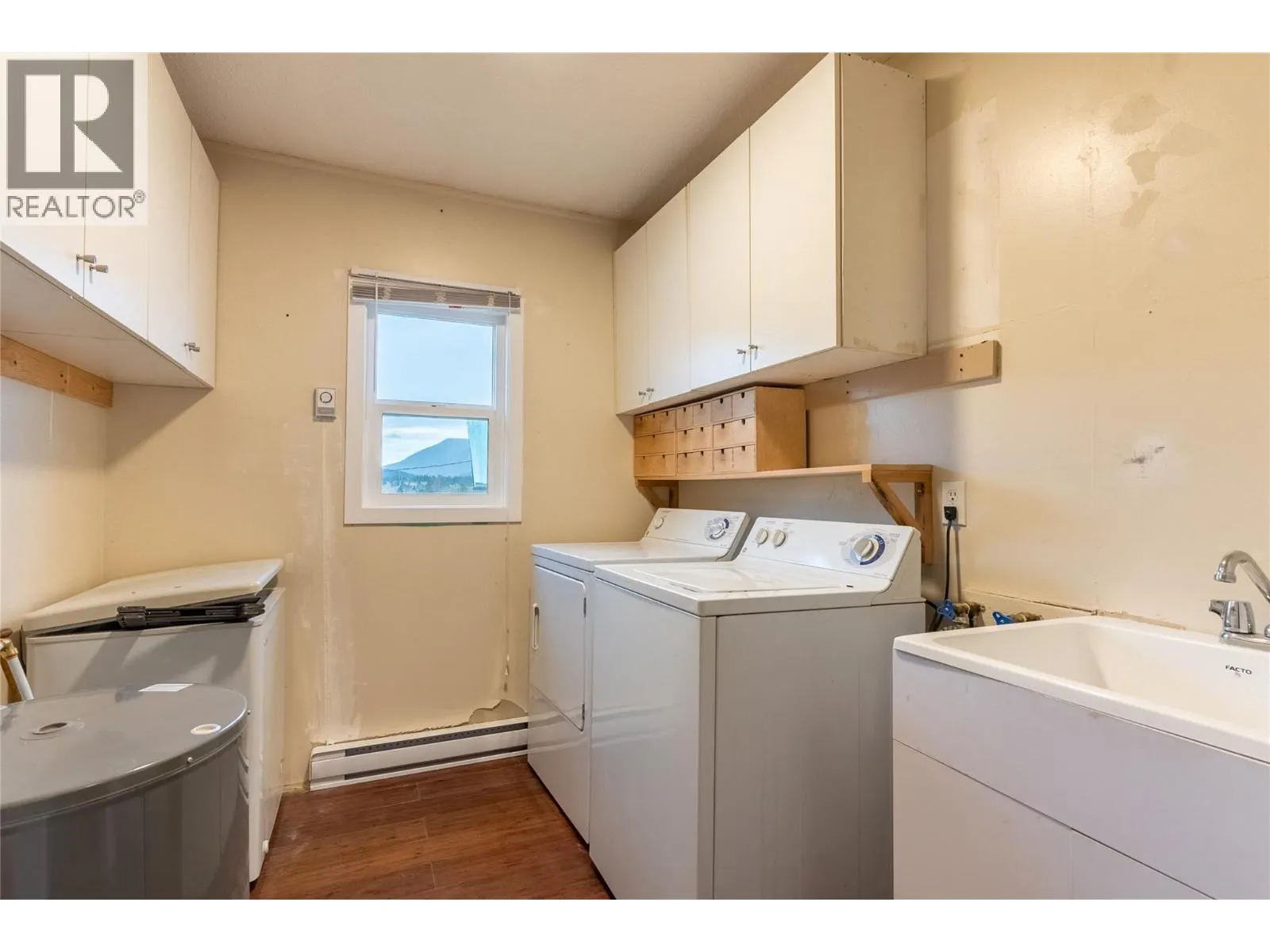 1722 FRONTAGE Road