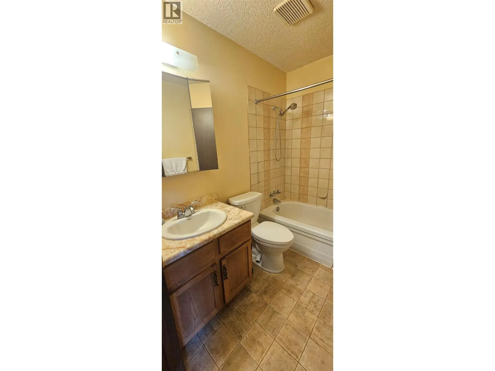 1234 Hickory Crescent