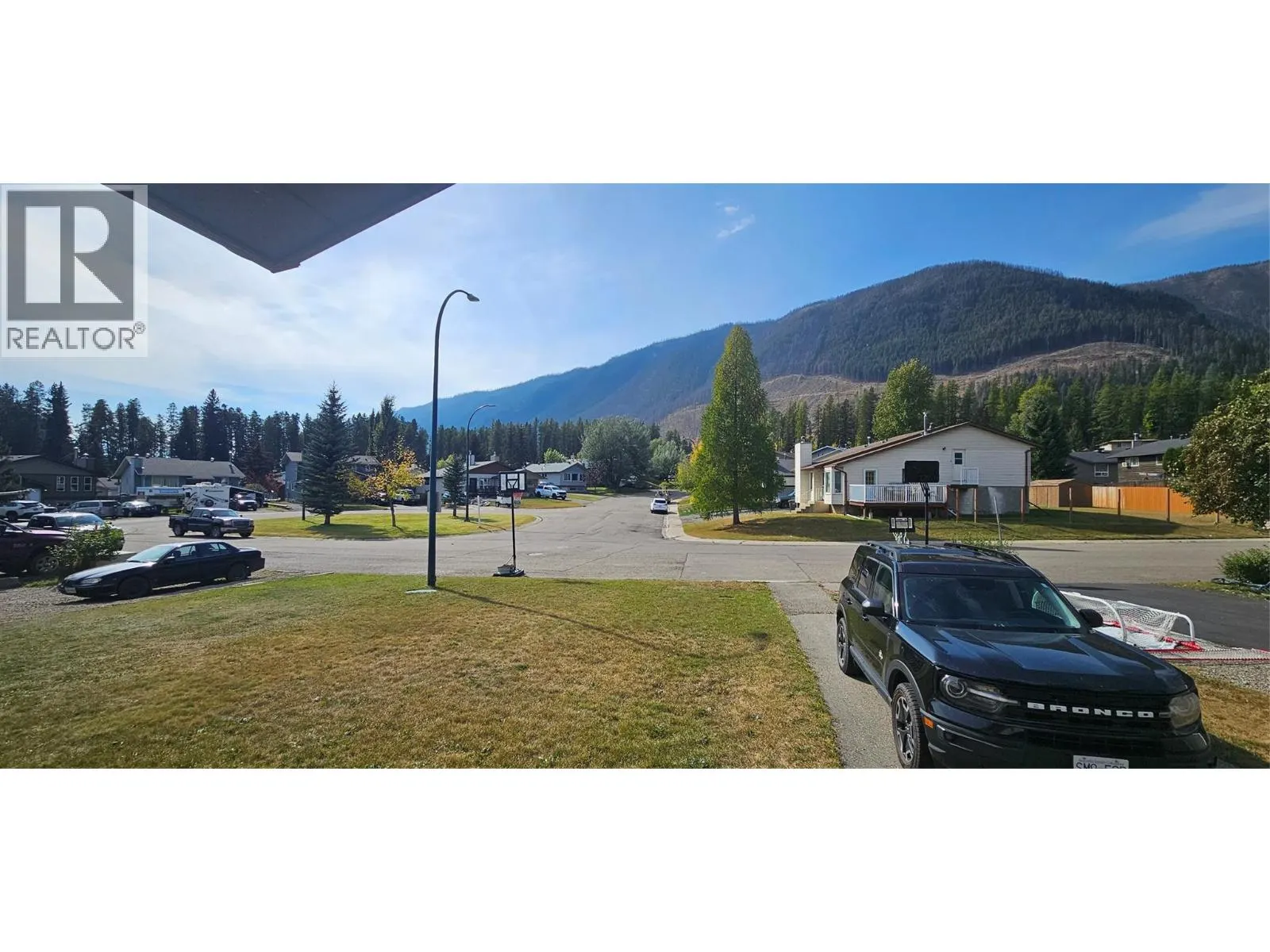 1234 Hickory Crescent