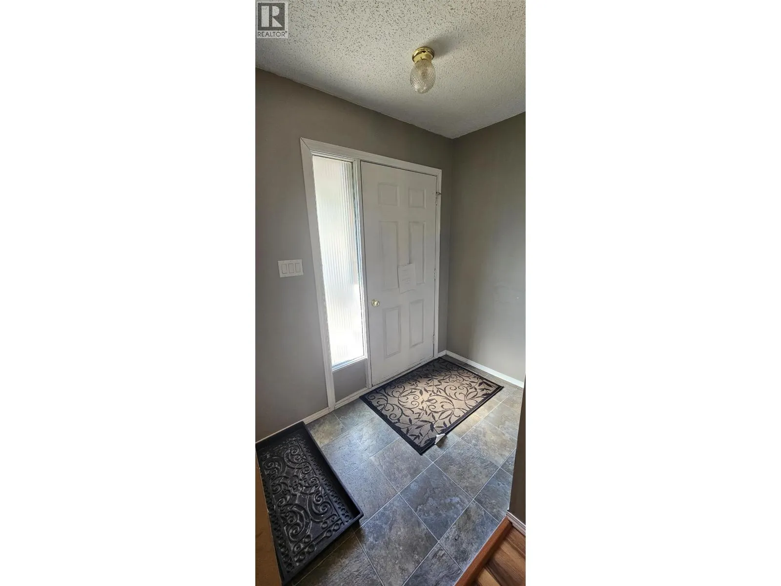 1234 Hickory Crescent