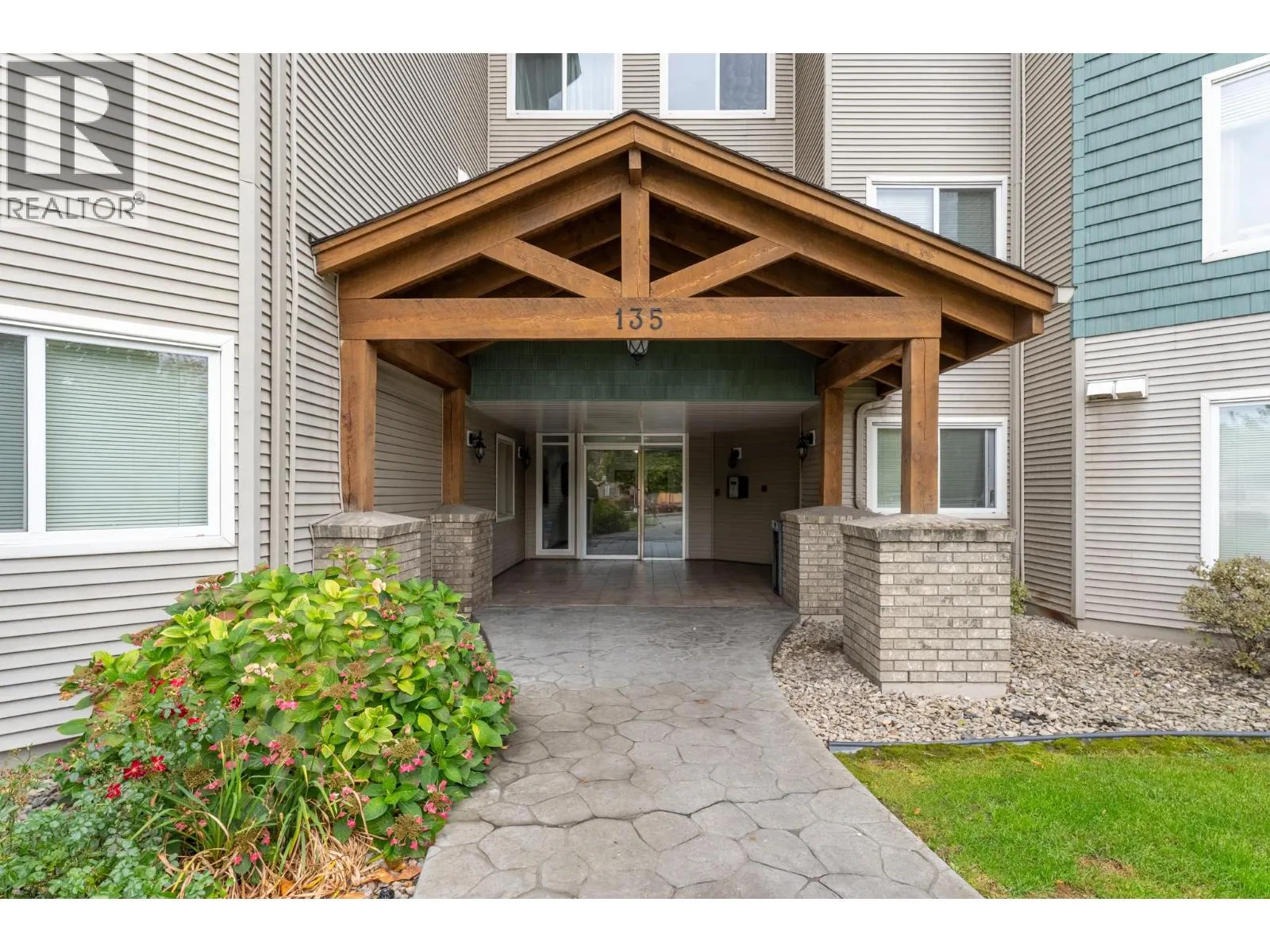 135 Ziprick Road Unit# 306