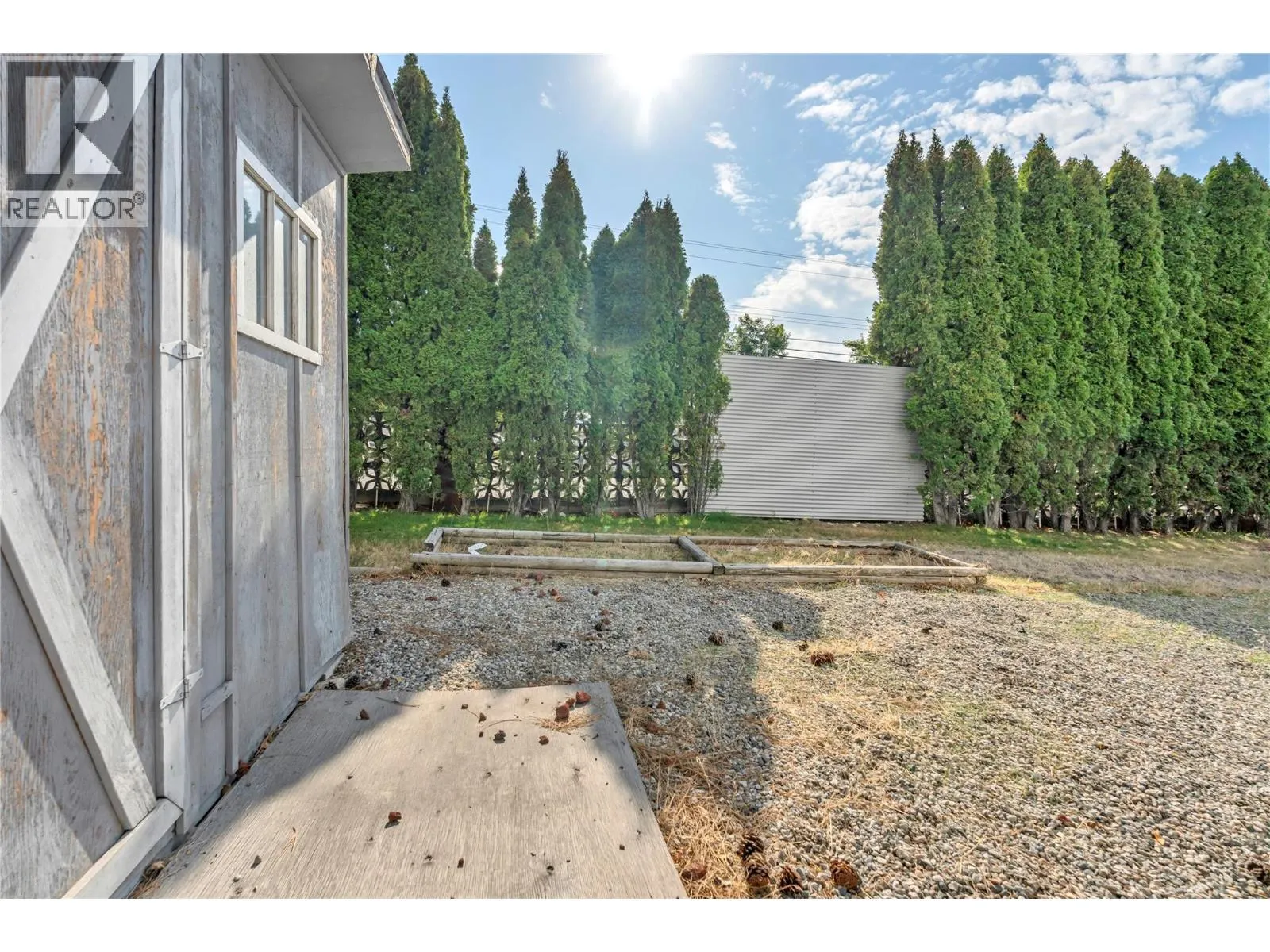 98 Okanagan Avenue E Unit# 101