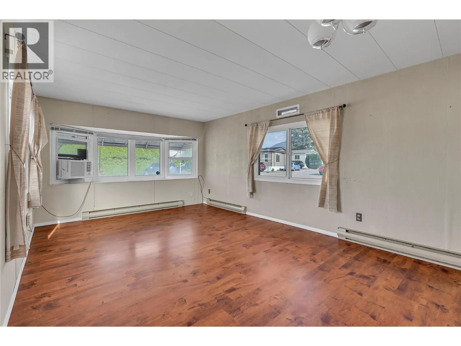 98 Okanagan Avenue E Unit# 101