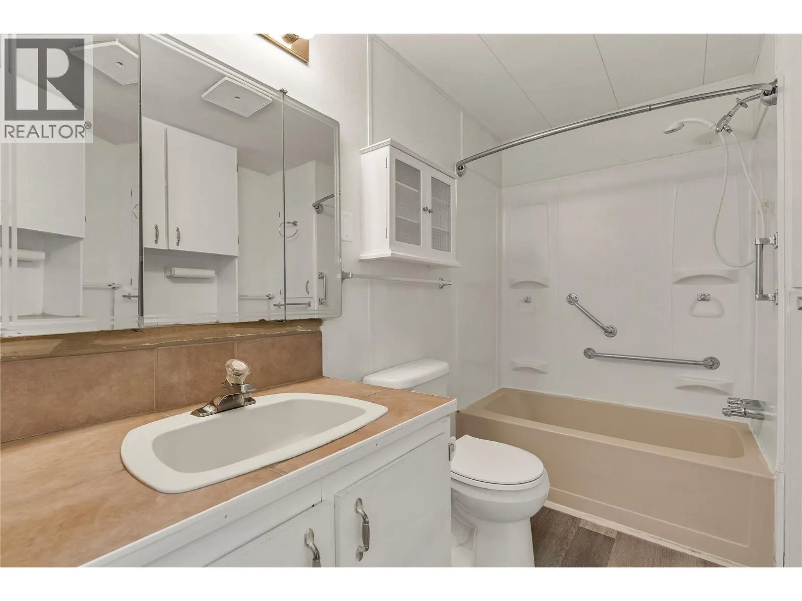 98 Okanagan Avenue E Unit# 101