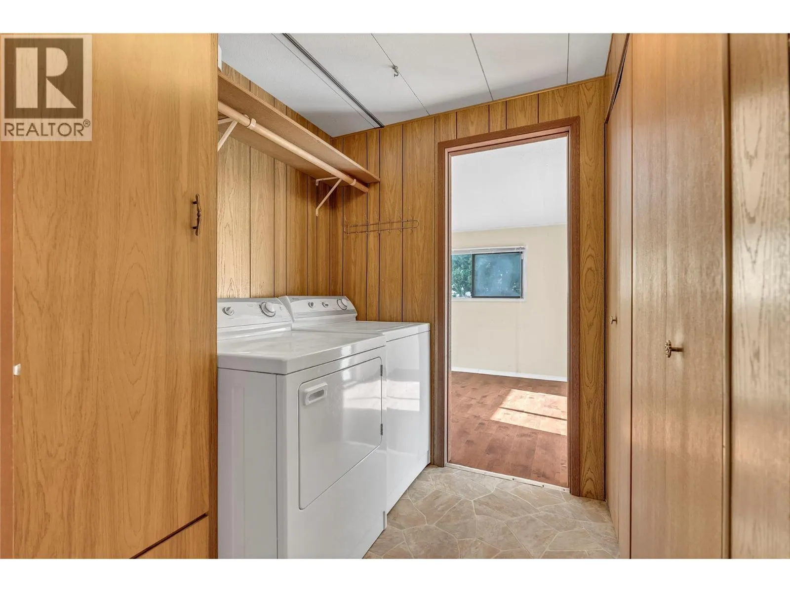 98 Okanagan Avenue E Unit# 101