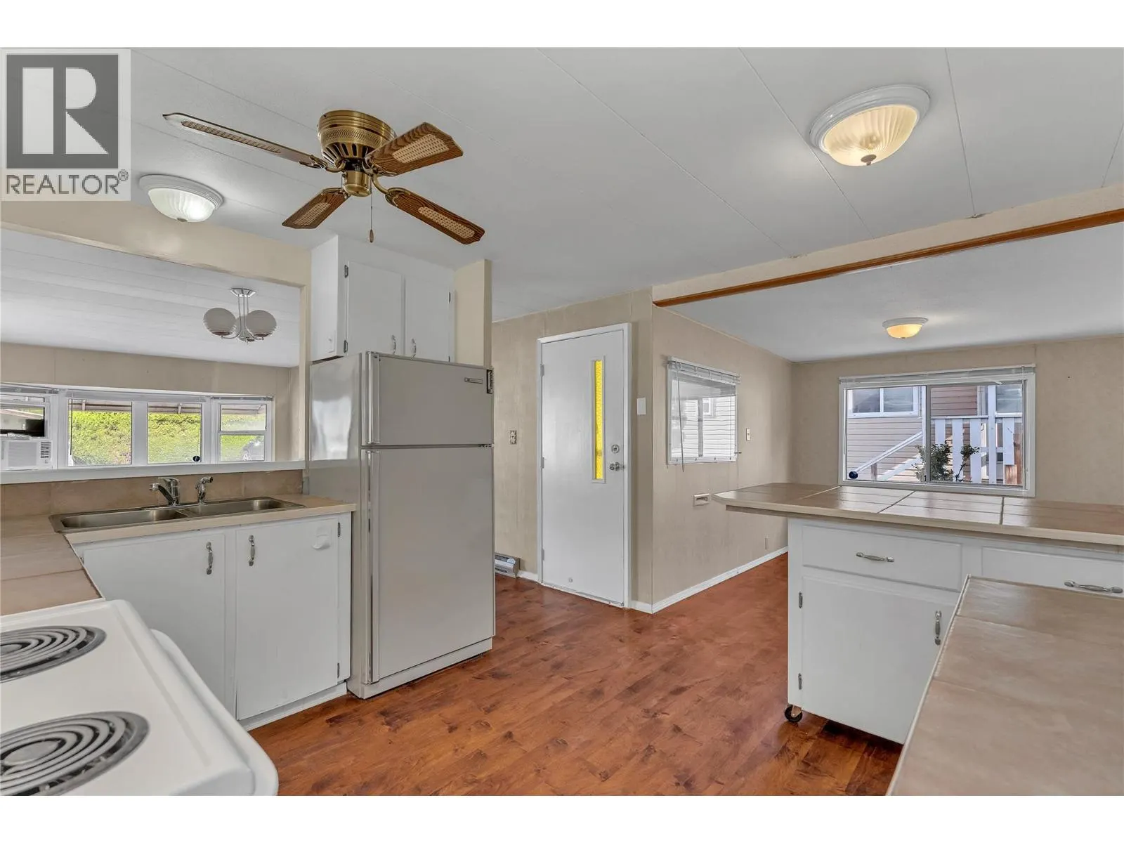 98 Okanagan Avenue E Unit# 101