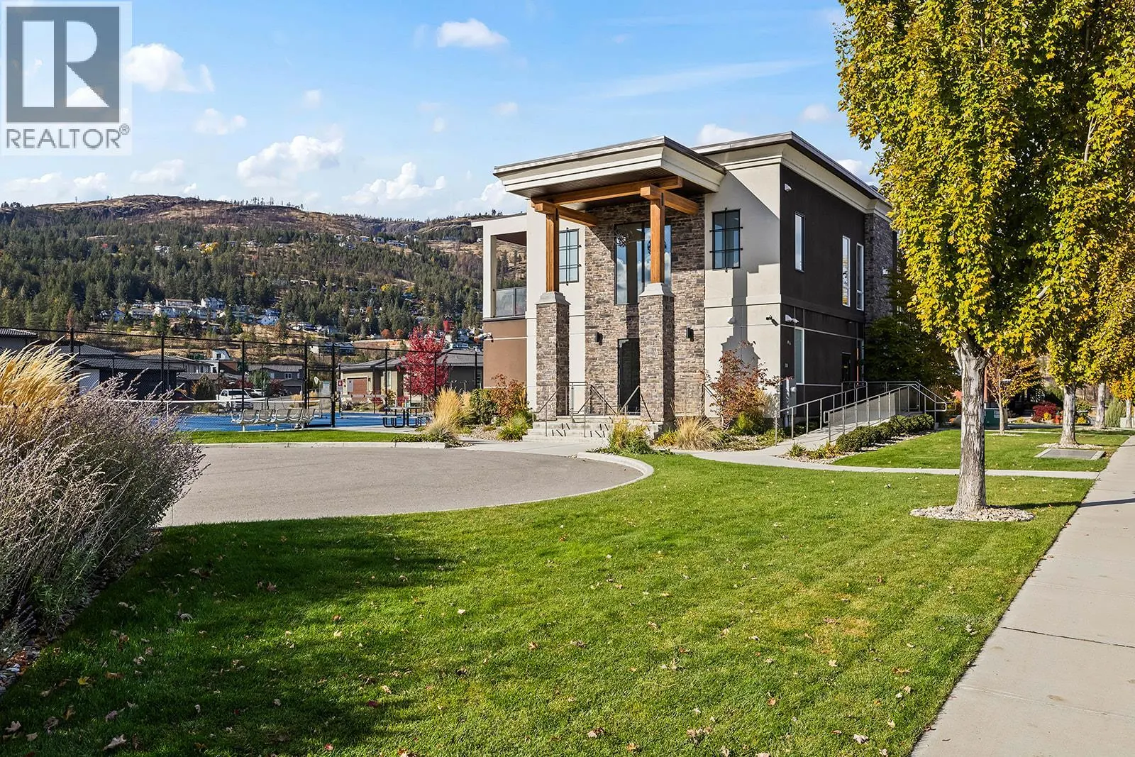 1827 Viewpoint Drive