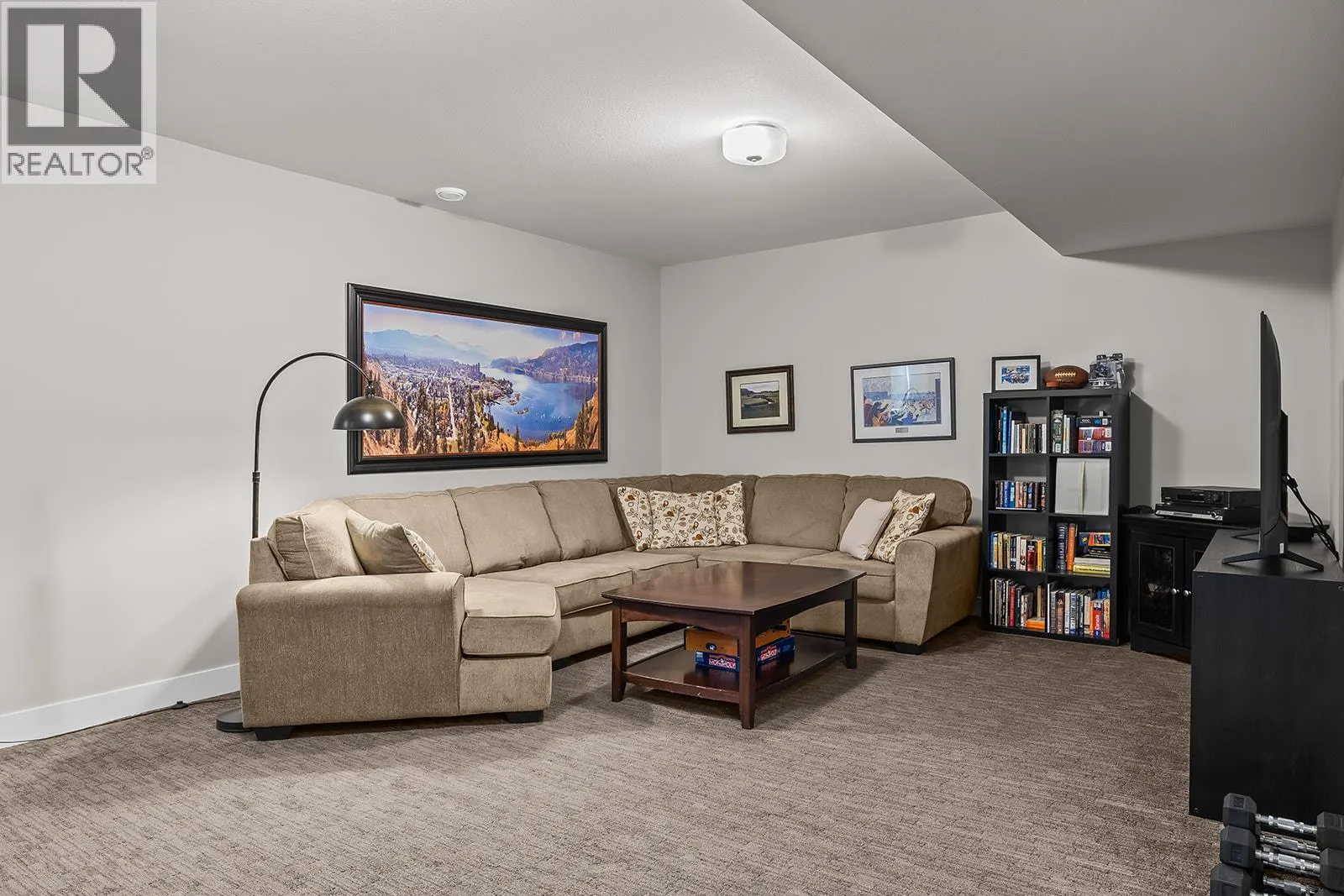 1827 Viewpoint Drive