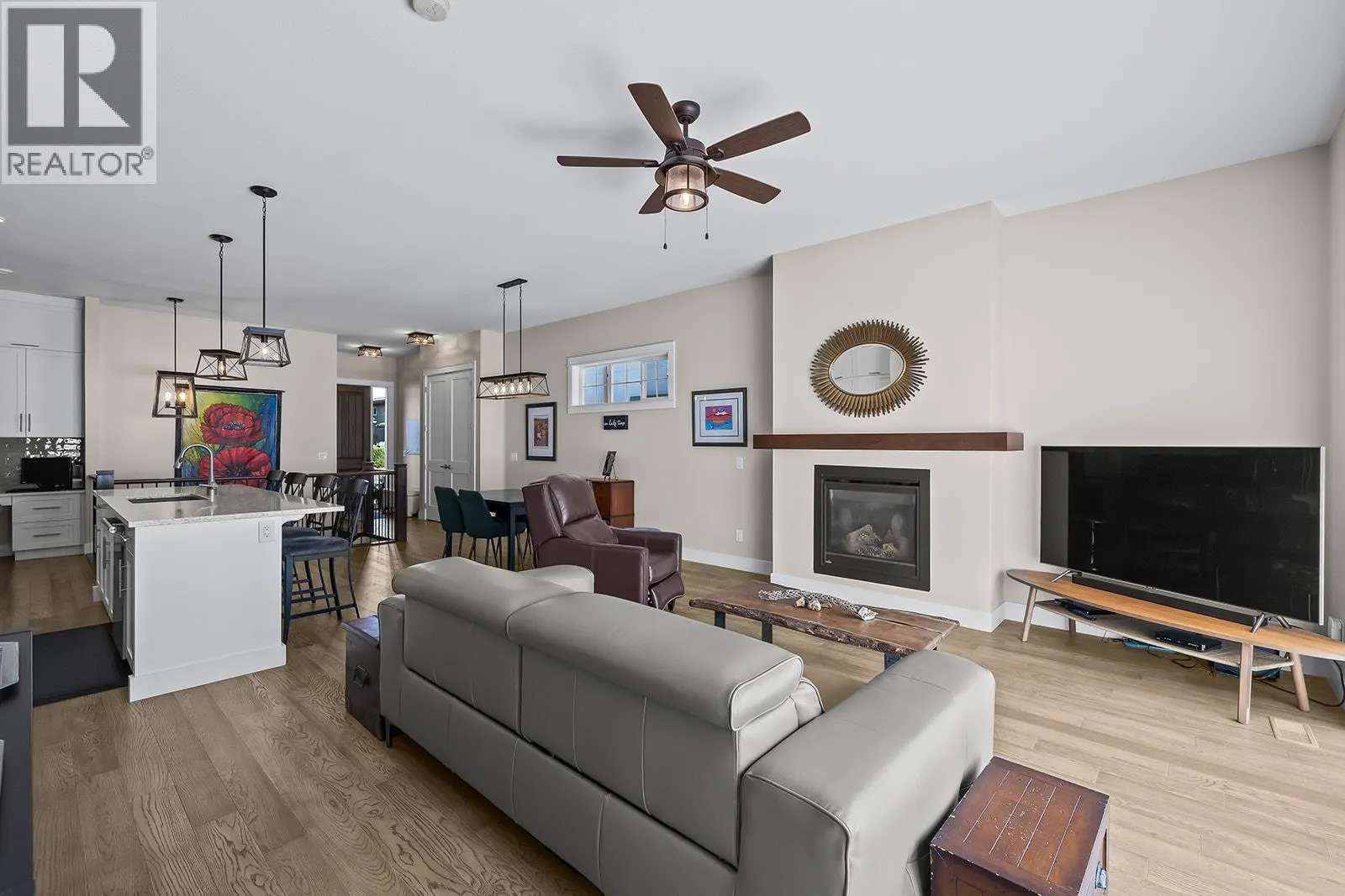 1827 Viewpoint Drive