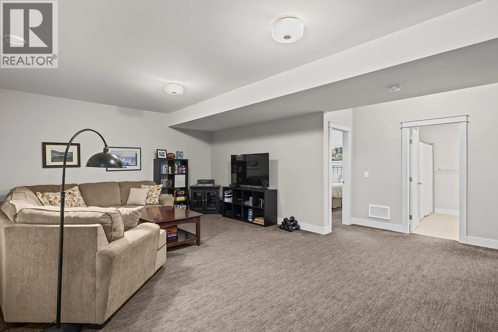 1827 Viewpoint Drive