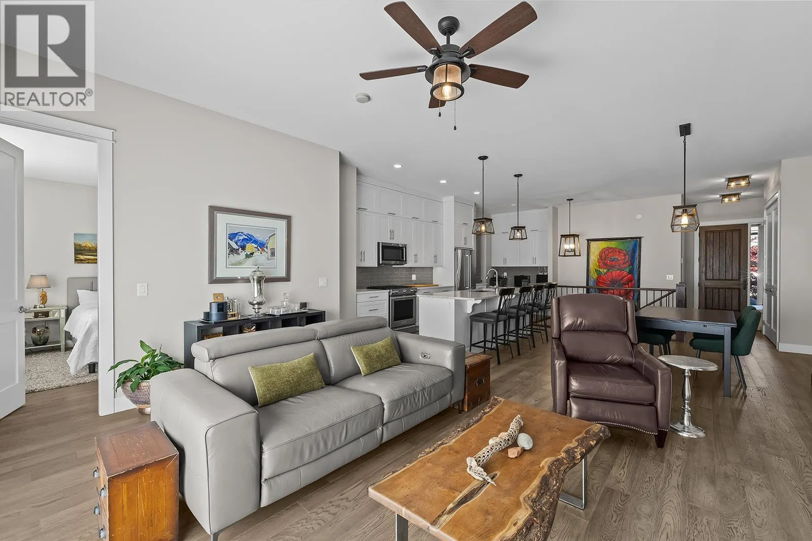 1827 Viewpoint Drive