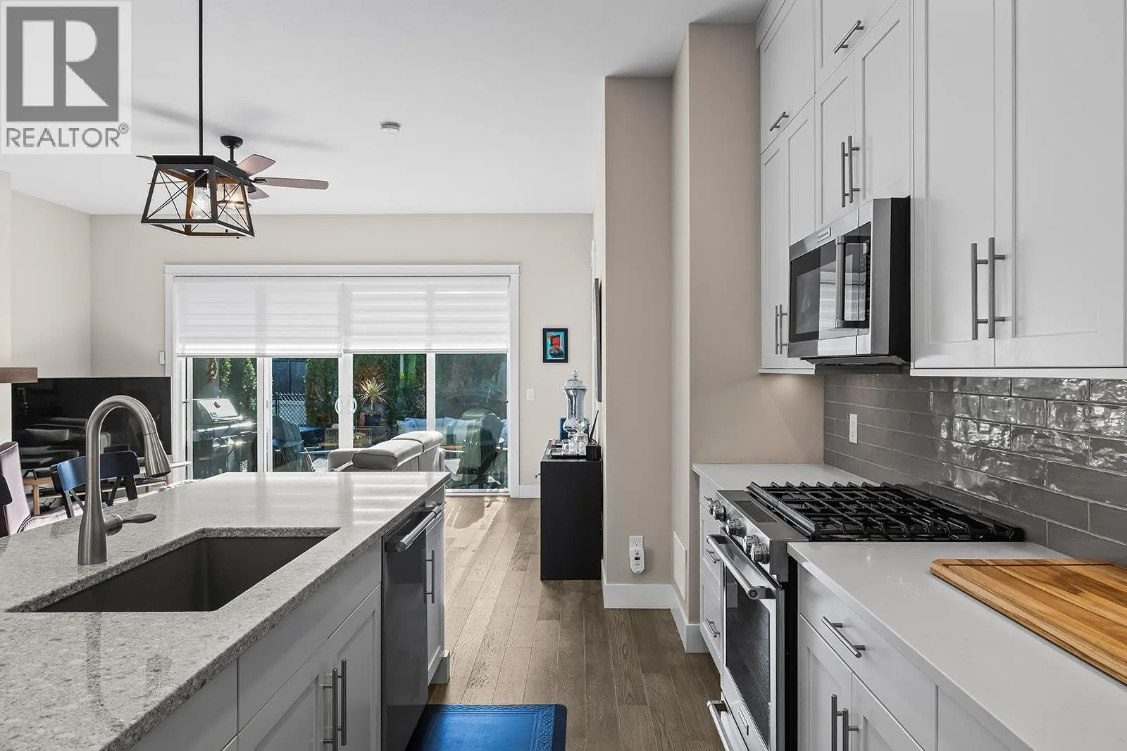 1827 Viewpoint Drive