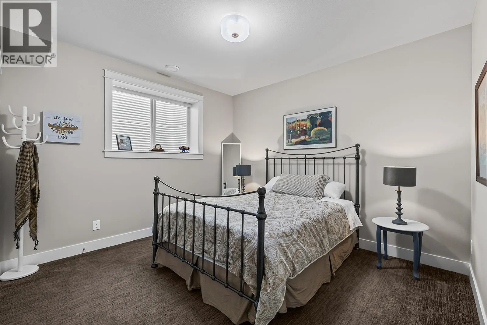 1827 Viewpoint Drive