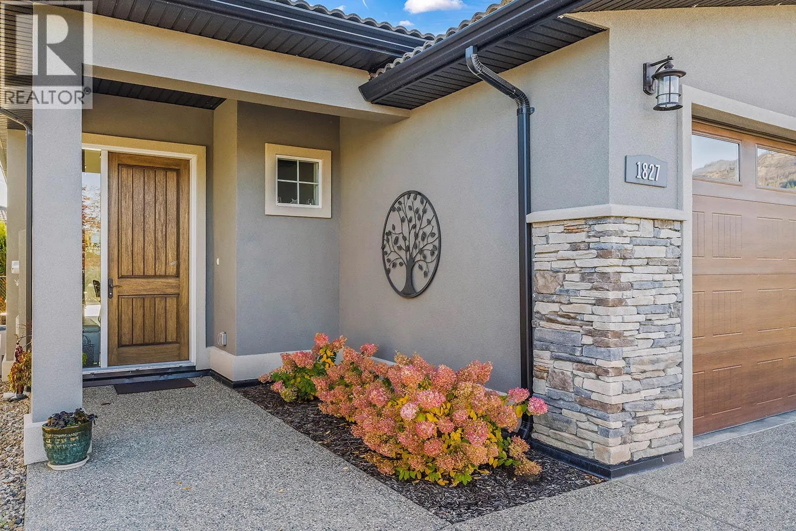 1827 Viewpoint Drive