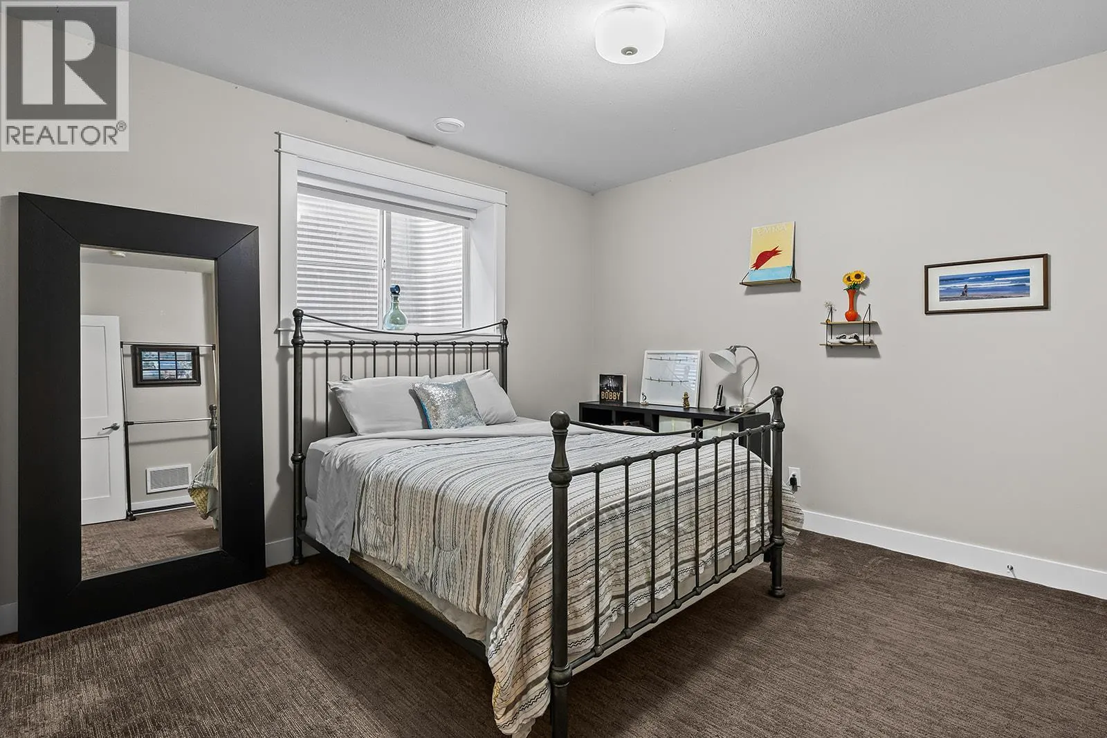 1827 Viewpoint Drive